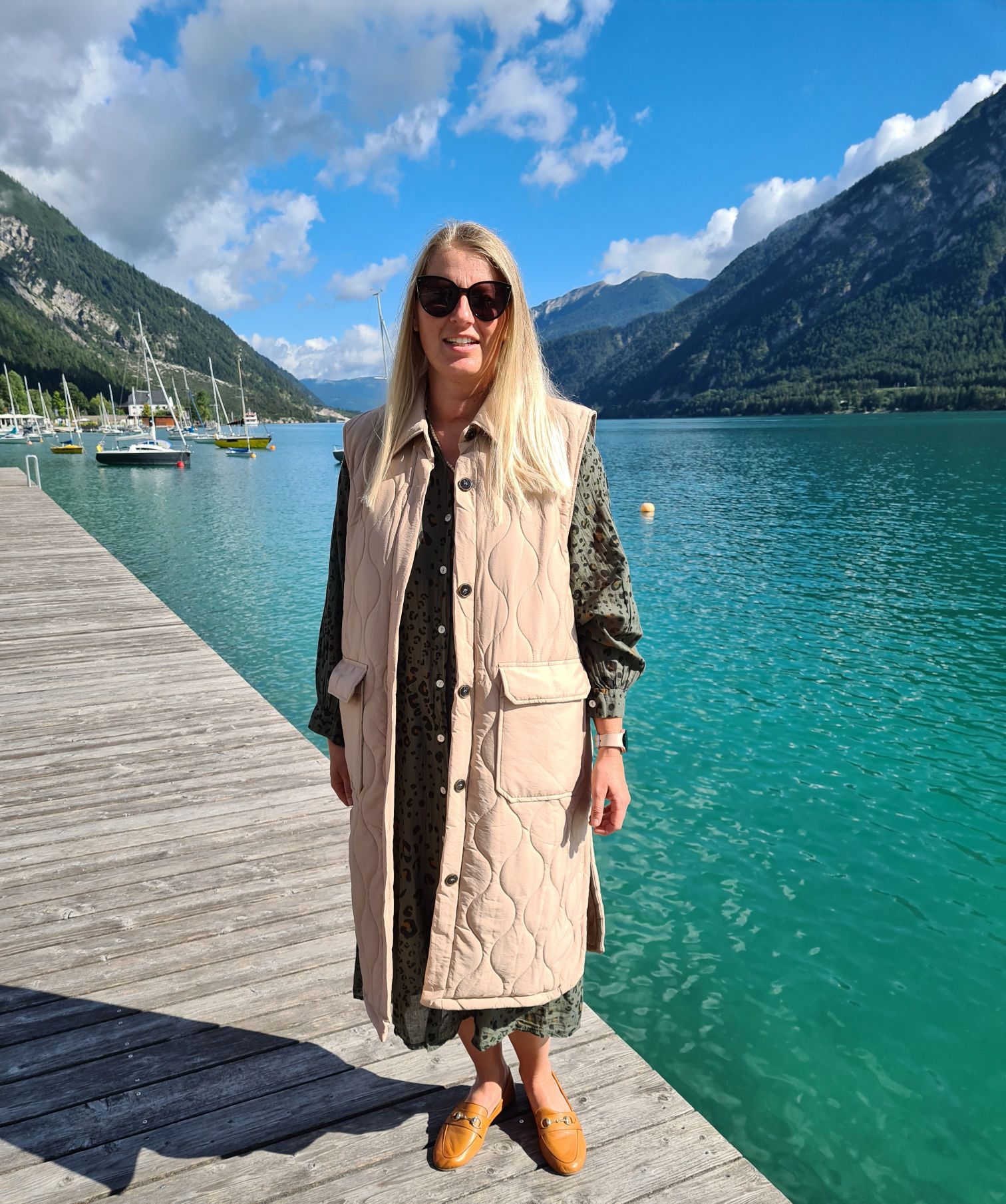 ÄRMELLOSE STEPPWESTE AMIRA CAMEL Kapuze Oversize Stepp Weste Jacke Mantel Italy Style versch. Größen Kopie ÄRMELLOSE STEPPWESTE AMIRA CAMEL Kapuze Oversize Stepp Weste Jacke Mantel Italy Style versch. Größen Kopie