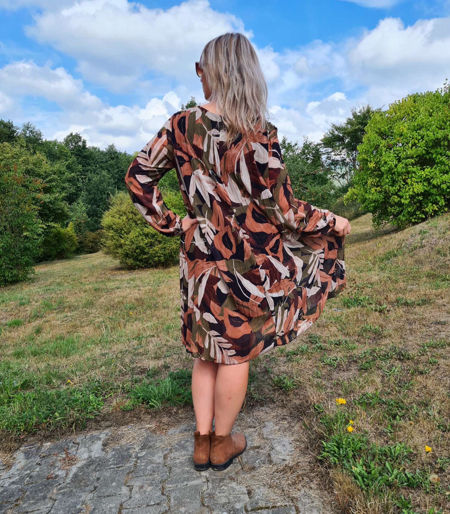 PLISSEE DRESS GINA LEAVES KHAKI 36-42 Made in Italy Plissee Herbst Kleid PLISSEE DRESS GINA LEAVES KHAKI 36-42 Made in Italy Plissee Herbst Kleid