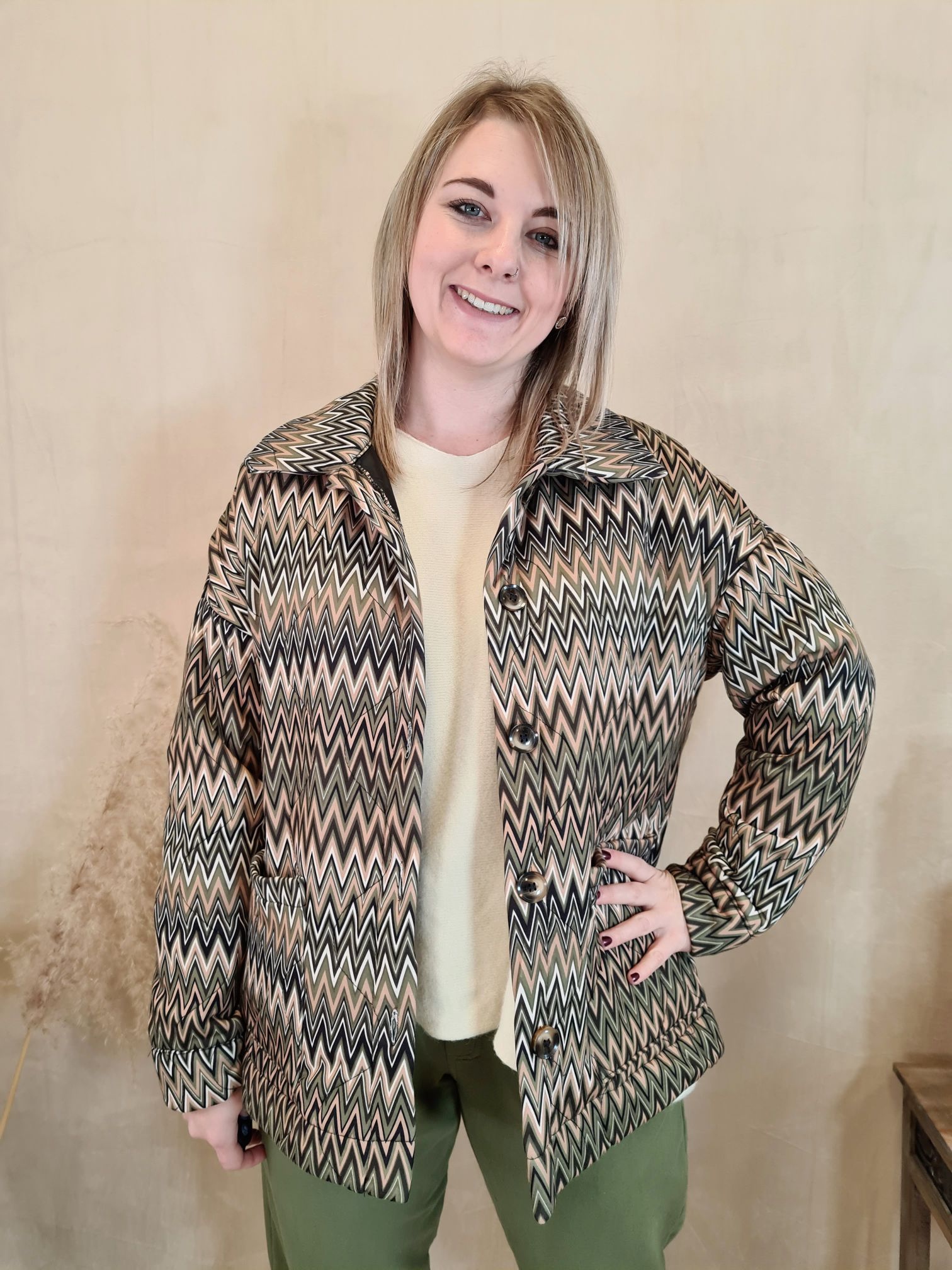 BLOUSON STEPPJACKE LARISSA KHAKI 34-42 Made in Italy kurze Übergangsjacke Vokuhila Style