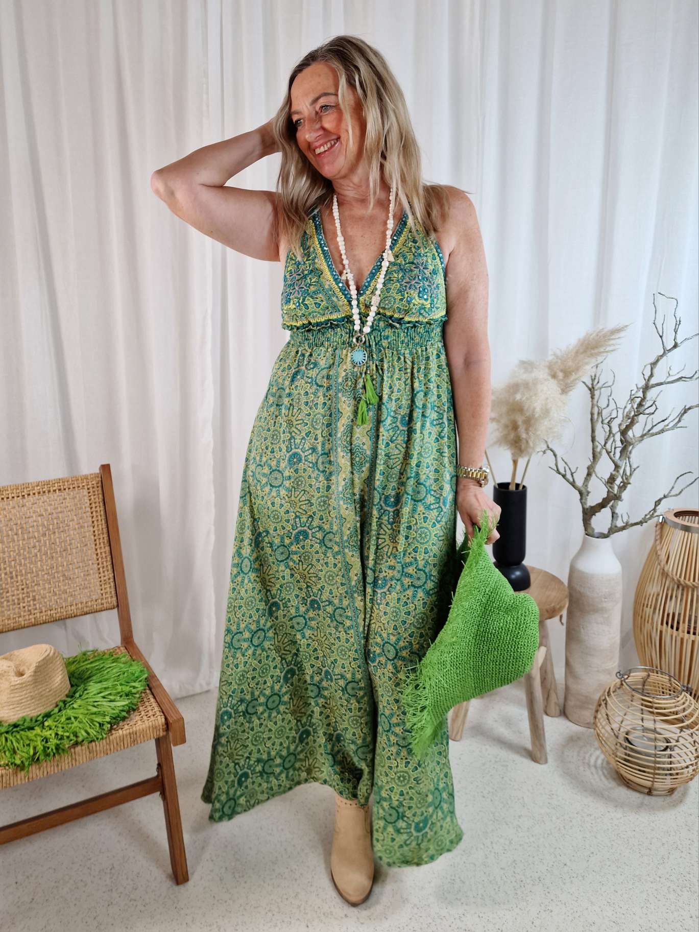 SILK DRESS MALEDIVE BEATA GRÜN 34-40 Boho Boheimian Seide Neckholder Kleid Maxi Beach Sommer 23/533