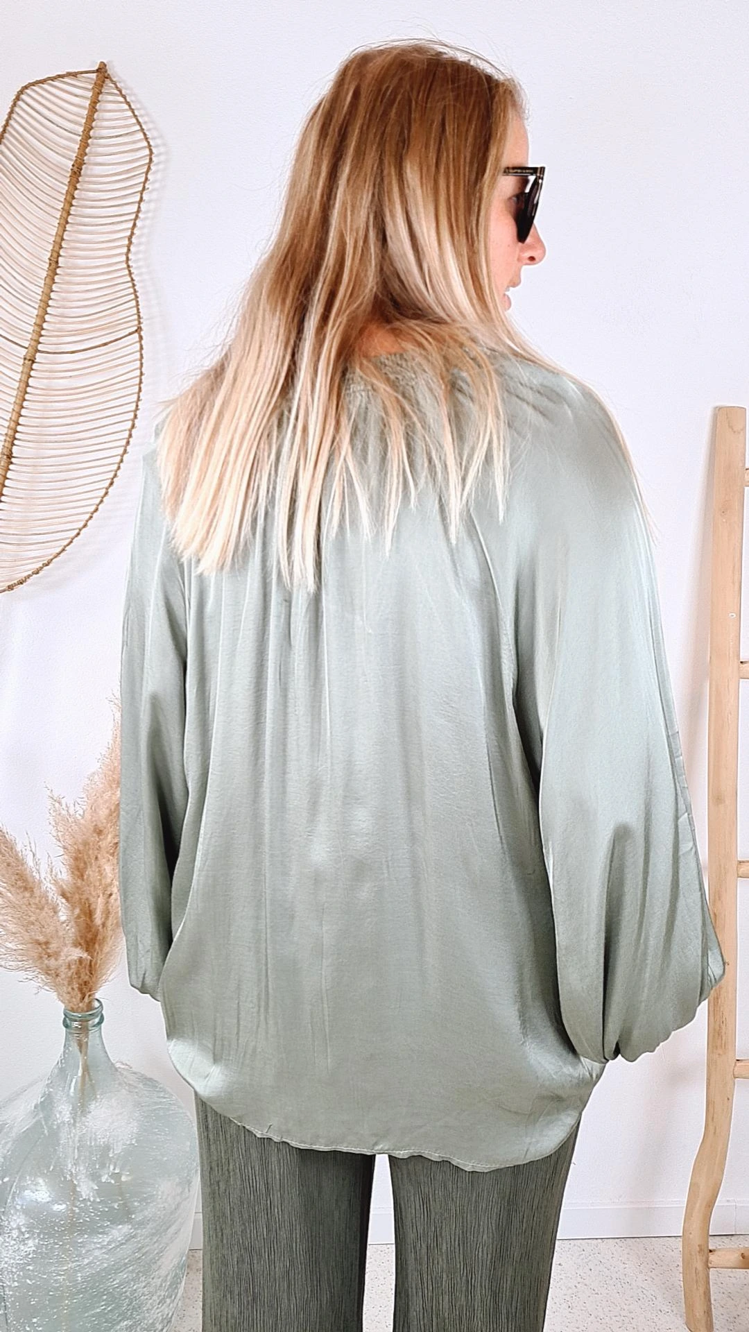 BASIC SEIDEN BLUSE KELLY KHAKI 34-42 Made in Italy Silk Oversize Shirt BASIC SEIDEN BLUSE KELLY KHAKI 34-42 Made in Italy Silk Oversize Shirt