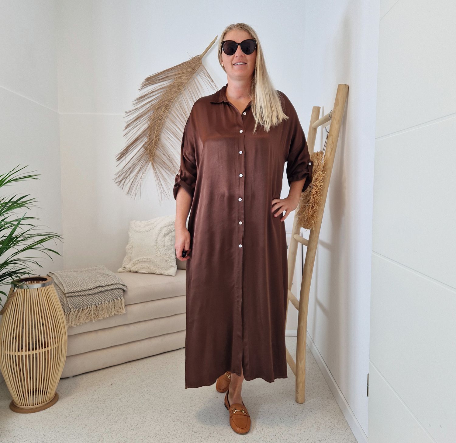 BLUSENKLEID NORA BRAUN 34-42/44 Made in Italy Oversize Maxi Kleid Mantel DRESS Satin Optik BLUSENKLEID NORA BRAUN 34-42/44 Made in Italy Oversize Maxi Kleid Mantel DRESS Satin Optik