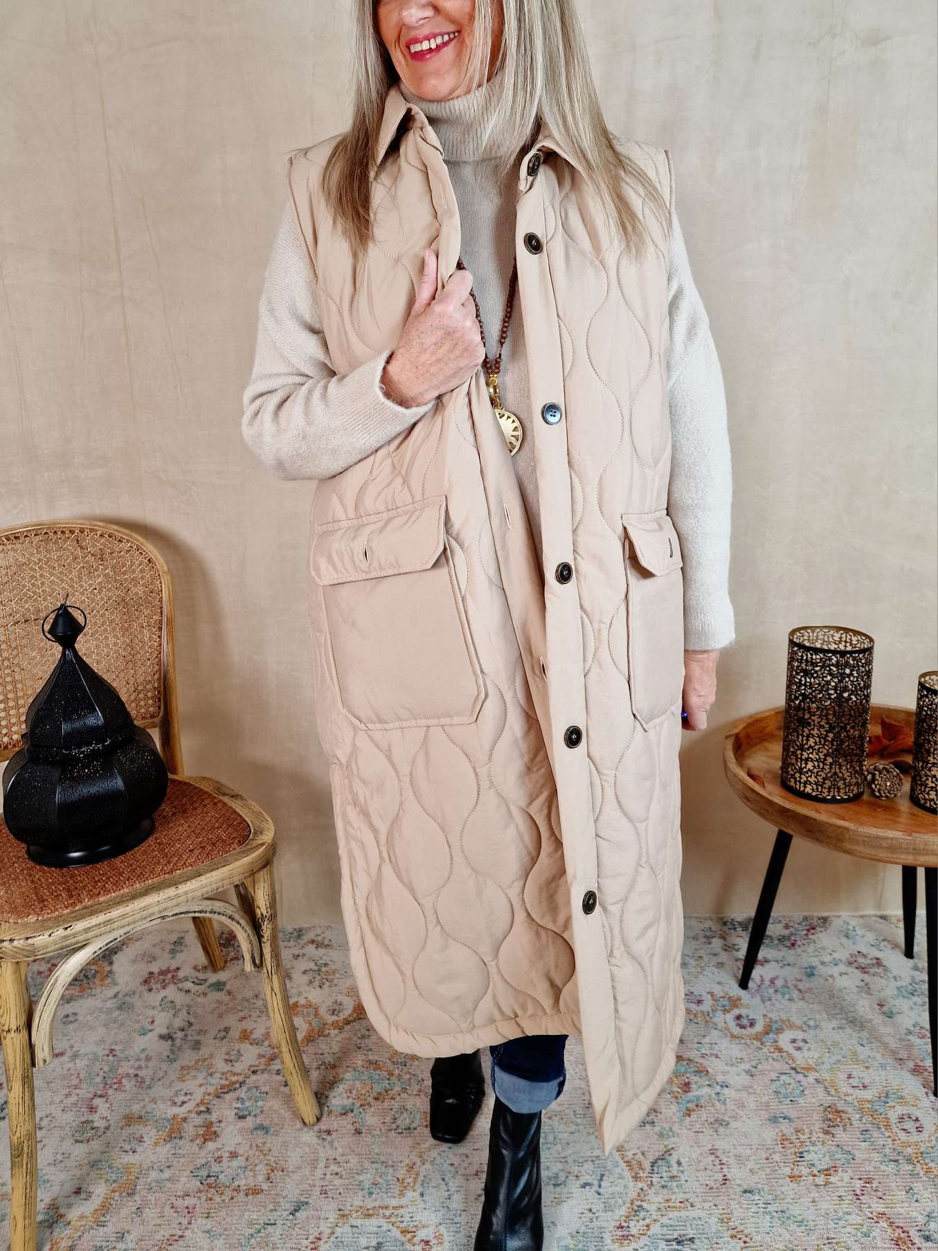 ÄRMELLOSE STEPPWESTE AMIRA CAMEL Kapuze Oversize Stepp Weste Jacke Mantel Italy Style versch. Größen Kopie ÄRMELLOSE STEPPWESTE AMIRA CAMEL Kapuze Oversize Stepp Weste Jacke Mantel Italy Style versch. Größen Kopie