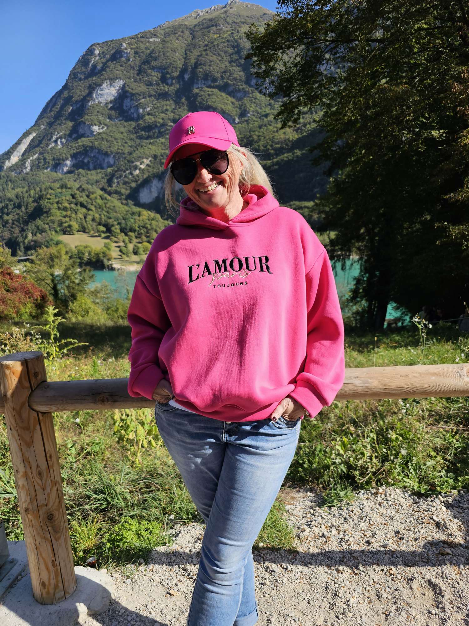 BASIC HOODIE PARIS Made in Italy 34 - 42 BASIC HOODIE PARIS Made in Italy 34 - 42