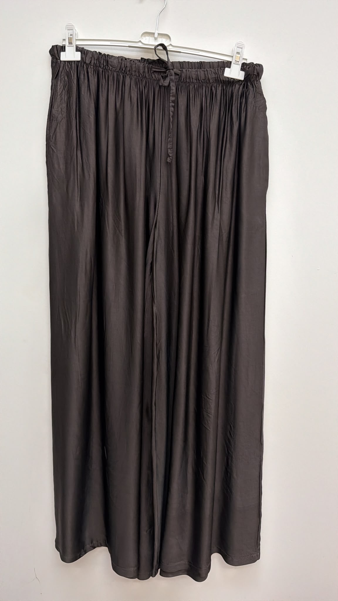 Satinhose „Amelie“ – fließende Eleganz mit Seide Made in Italy Gr. 34-42/44