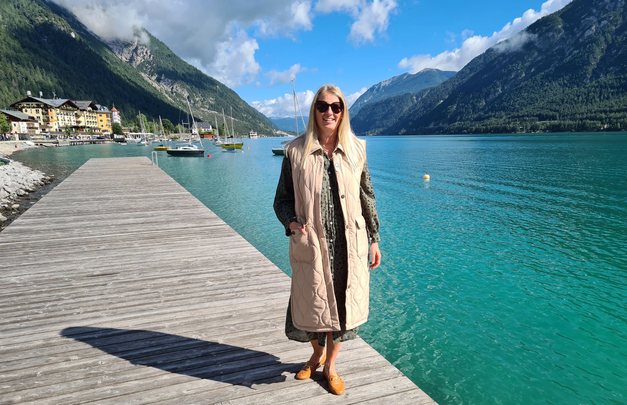 ÄRMELLOSE STEPPWESTE AMIRA CAMEL Kapuze Oversize Stepp Weste Jacke Mantel Italy Style versch. Größen Kopie ÄRMELLOSE STEPPWESTE AMIRA CAMEL Kapuze Oversize Stepp Weste Jacke Mantel Italy Style versch. Größen Kopie