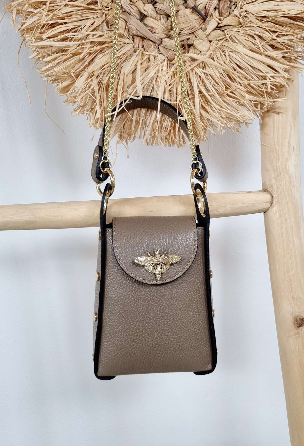 HANDYTASCHE BIENE BIG Made in Italy Ledertasche Umhängetasche Tasche echt Leder versch. Farben HANDYTASCHE BIENE BIG Made in Italy Ledertasche Umhängetasche Tasche echt Leder versch. Farben