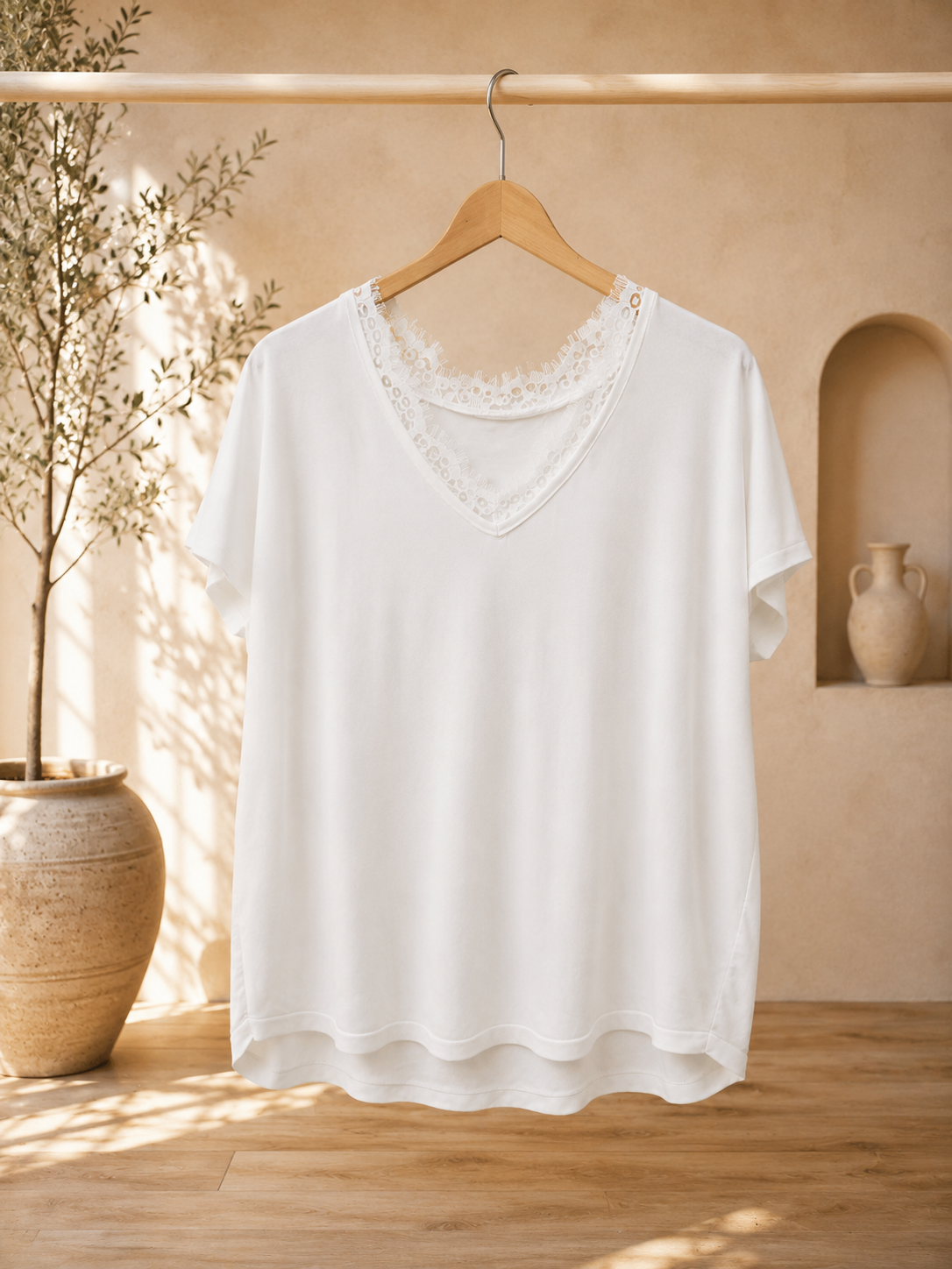 Shirt Sevil mit Spitzenbesatz am Ausschnitt Made in Italy 34-42