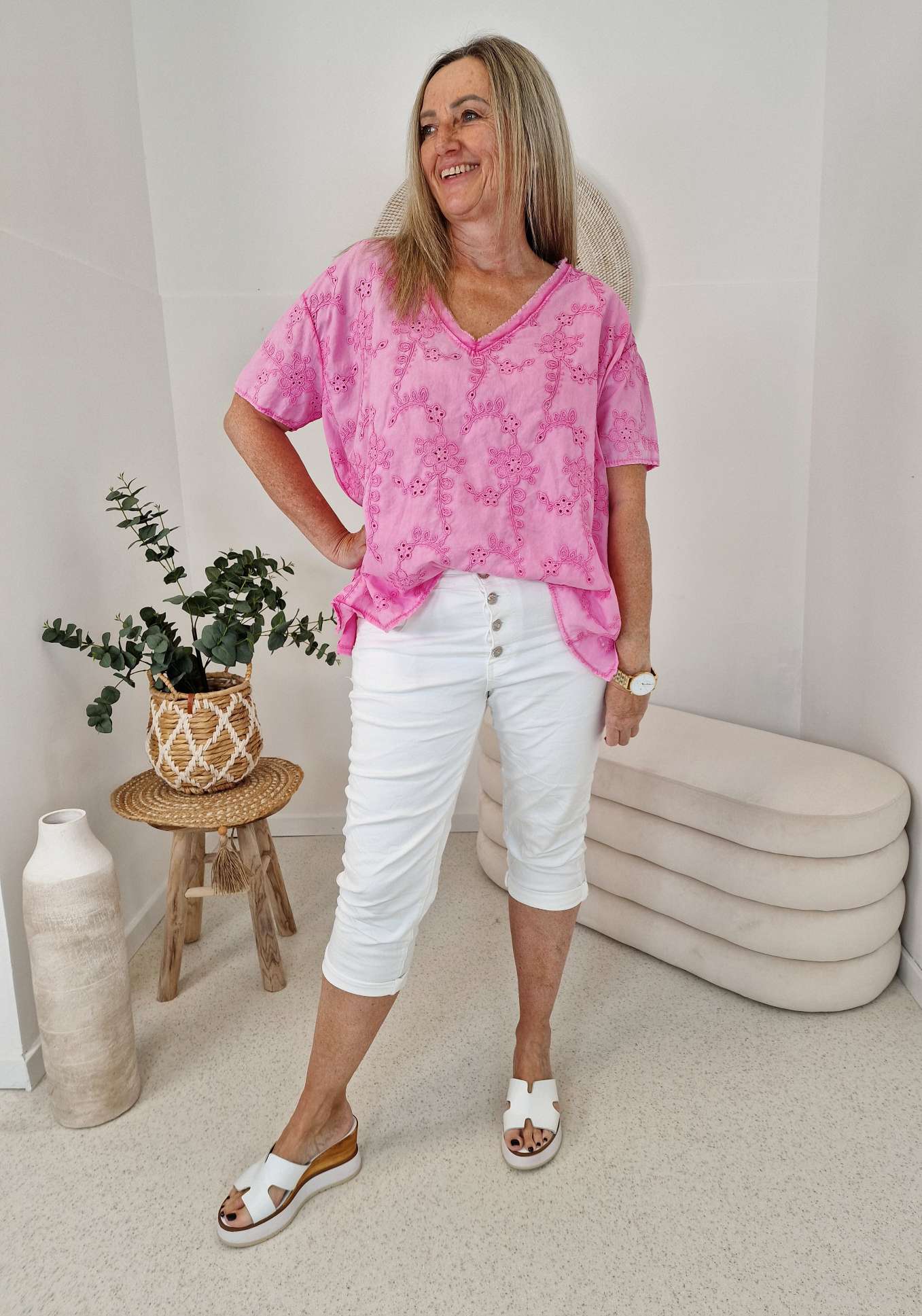 T-SHIRT AMALFI LOCHSTICKEREI PINK 34-42 Made in Italy Basic Kurzarm Shirt Oberteil T-SHIRT AMALFI LOCHSTICKEREI PINK 34-42 Made in Italy Basic Kurzarm Shirt Oberteil