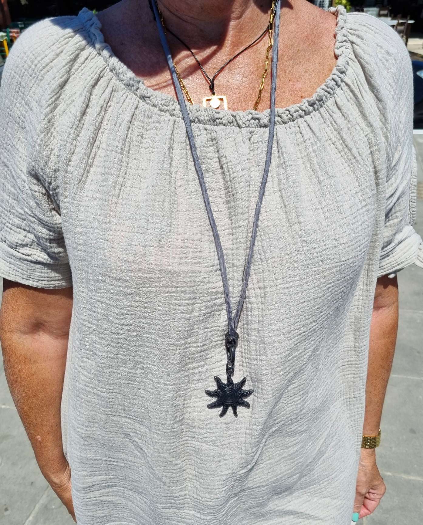 NECKLESS BLACK SUN BLACKBEAUTY Wechselkette GRAU Seide NECKLESS BLACK SUN BLACKBEAUTY Wechselkette GRAU Seide