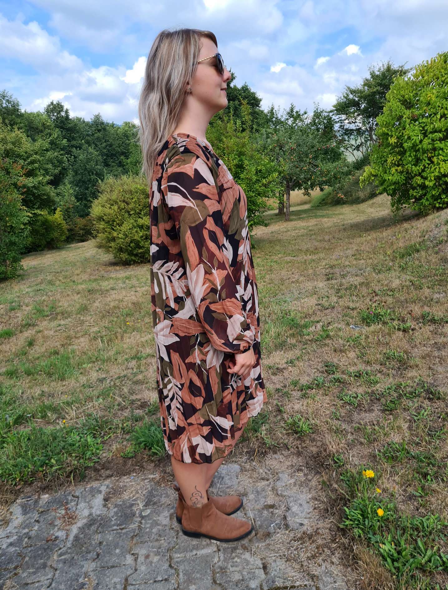 PLISSEE DRESS GINA LEAVES KHAKI 36-42 Made in Italy Plissee Herbst Kleid PLISSEE DRESS GINA LEAVES KHAKI 36-42 Made in Italy Plissee Herbst Kleid