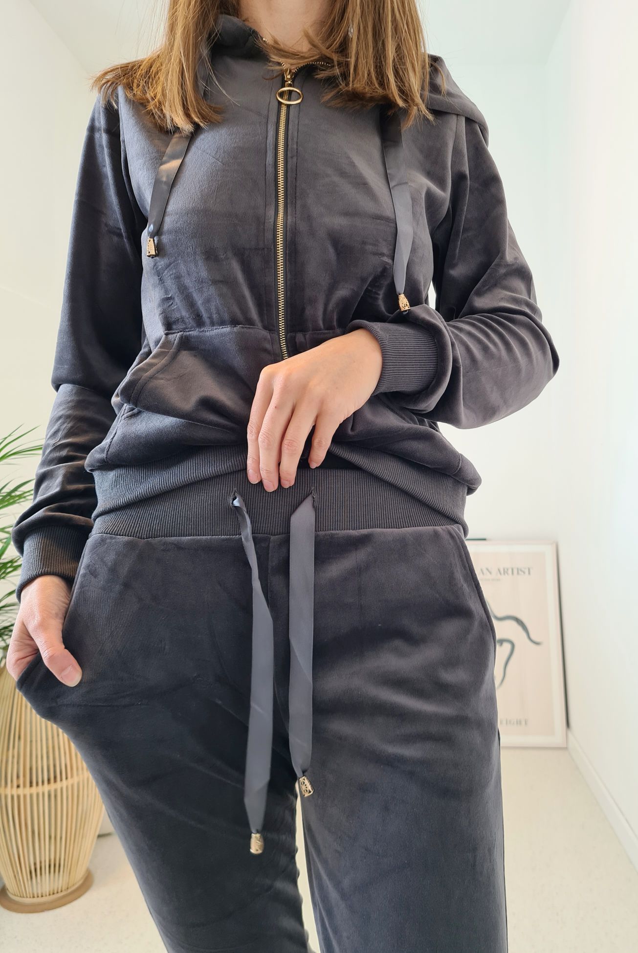 BASIC NICKI ANZUG VIOLA ANTHRAZIT - VARIANTENARTIKEL Freizeitanzug Jogginganzug Loungewear Hausanzug Homewear BASIC NICKI ANZUG VIOLA ANTHRAZIT - VARIANTENARTIKEL Freizeitanzug Jogginganzug Loungewear Hausanzug Homewear
