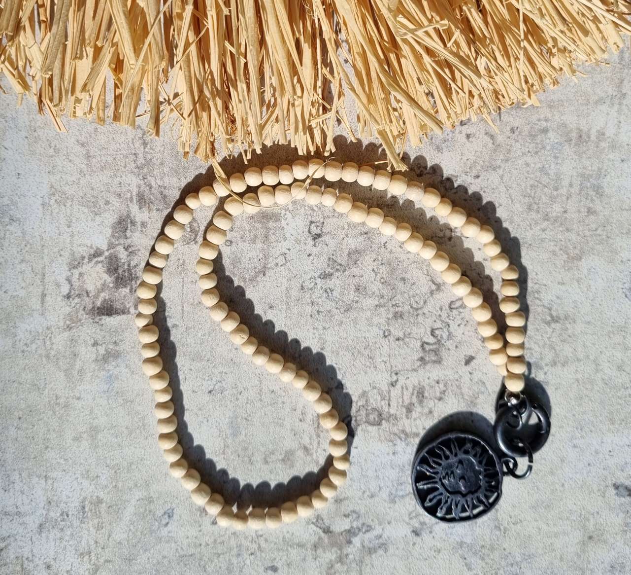 EXKLUSIVE KURZE KETTE SUNSHINE BLACK MILKY AKAZIENHOLZ PERLEN CREME BLACK BEAUTY EXKLUSIVE KURZE KETTE SUNSHINE BLACK MILKY AKAZIENHOLZ PERLEN CREME BLACK BEAUTY