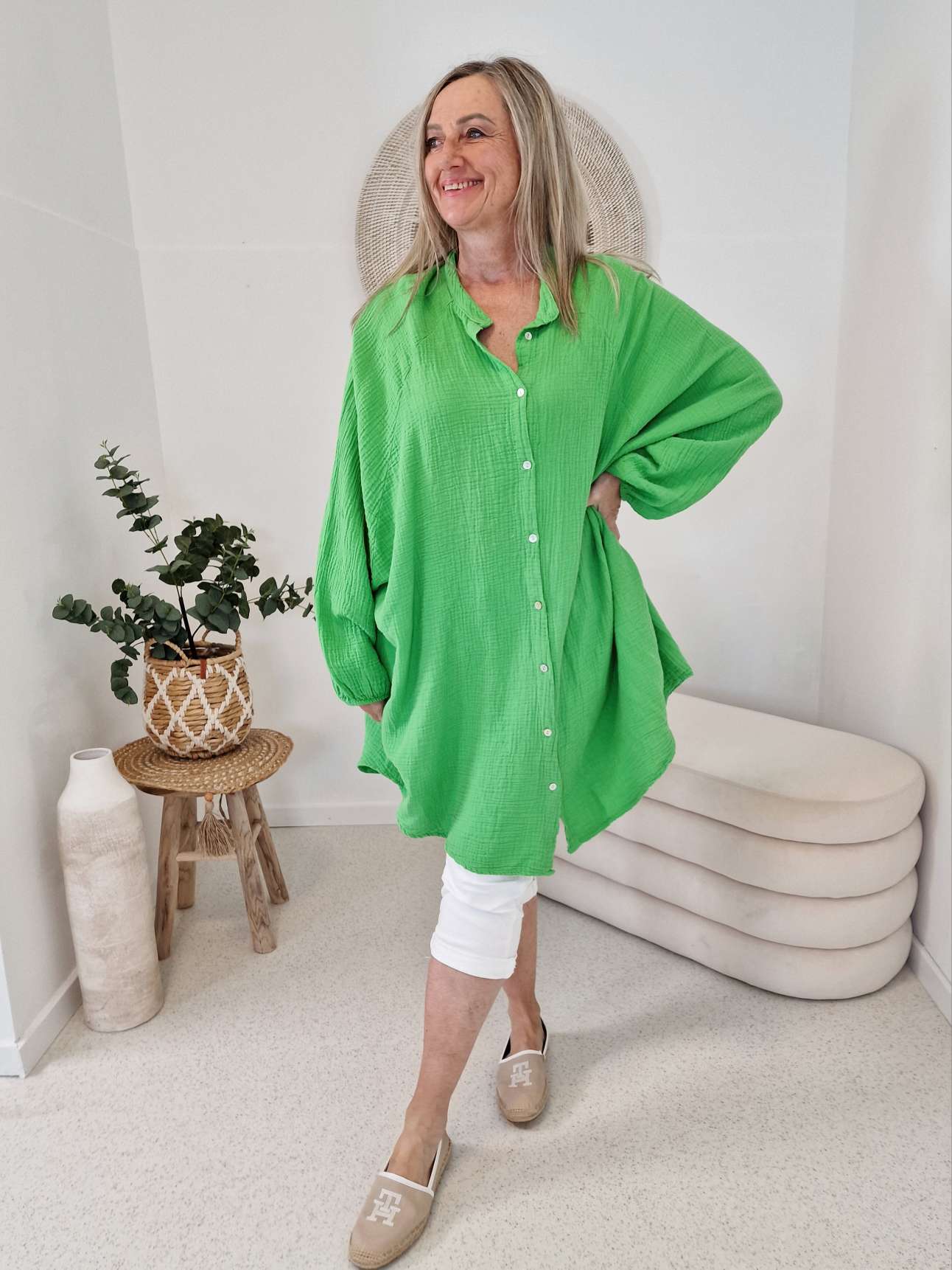 MUSSELIN OVERSIZE BLUSE BE CREATIVE GRÜN 34-42/44 Made in Italy Longbluse Kleid Tunika Shirt Blusenjacke MUSSELIN OVERSIZE BLUSE BE CREATIVE GRÜN 34-42/44 Made in Italy Longbluse Kleid Tunika Shirt Blusenjacke