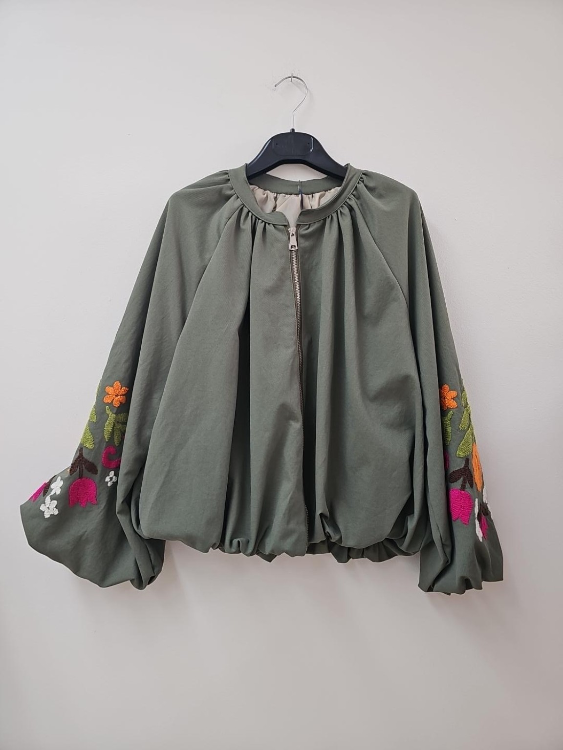 Blousonjacke mit Blumenstickerei I J0037 I Made in Italy 34-40/42