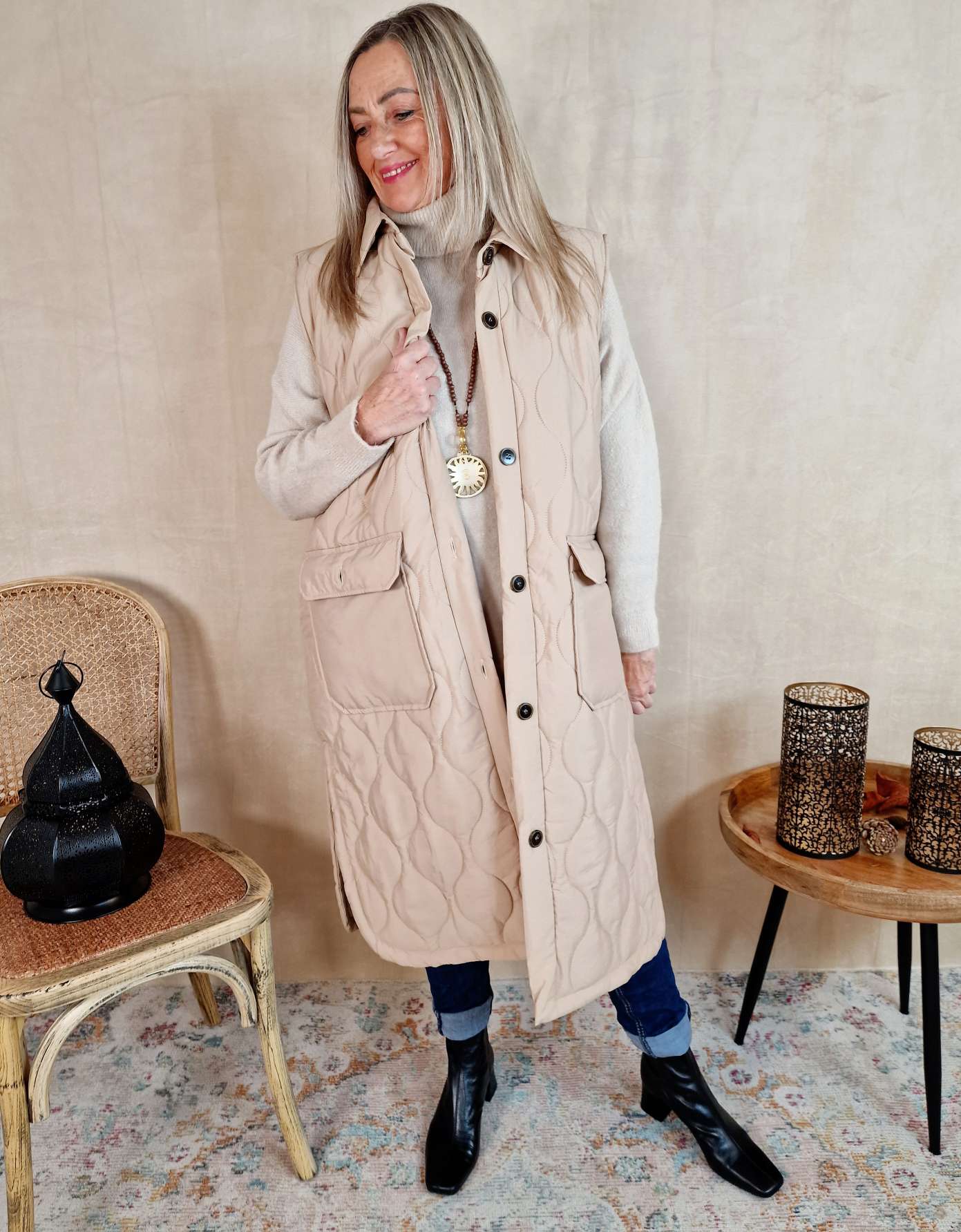 ÄRMELLOSE STEPPWESTE AMIRA CAMEL Kapuze Oversize Stepp Weste Jacke Mantel Italy Style versch. Größen Kopie ÄRMELLOSE STEPPWESTE AMIRA CAMEL Kapuze Oversize Stepp Weste Jacke Mantel Italy Style versch. Größen Kopie