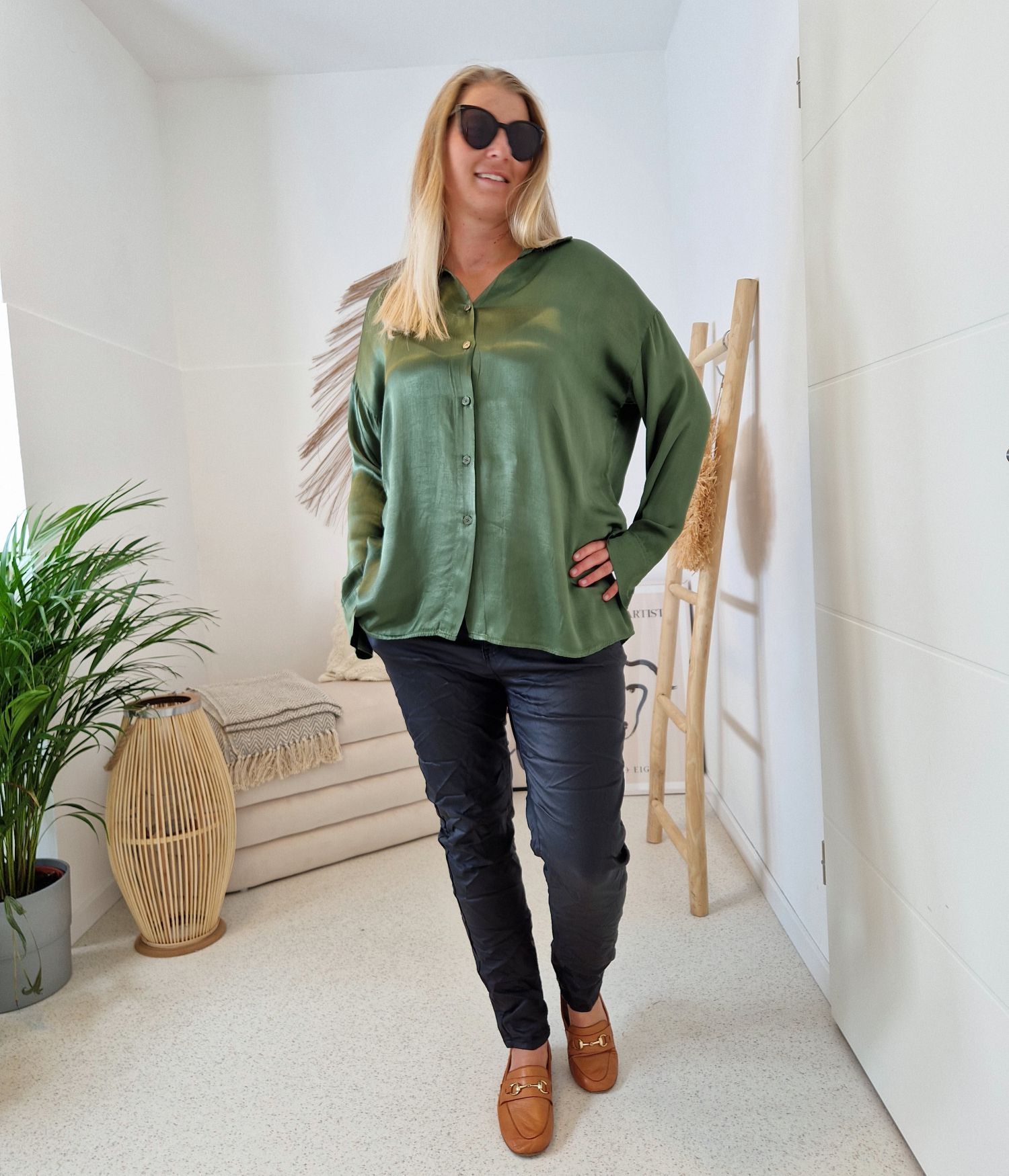 OVERSIZE BLUSE TARA KHAKI 34-42/44 Made in Italy Longbluse Hemd Satin Optik OVERSIZE BLUSE TARA KHAKI 34-42/44 Made in Italy Longbluse Hemd Satin Optik