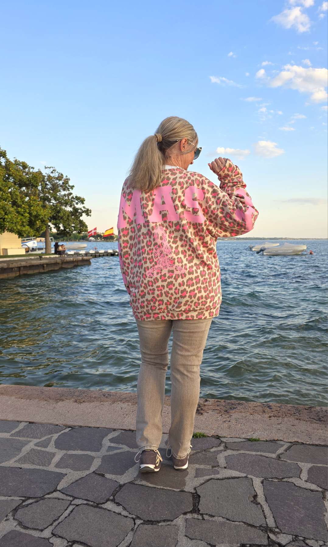 OVERSIZE SWEATER NAMASTE ALL DAMN DAY LEO  Made in Italy 34-40/42