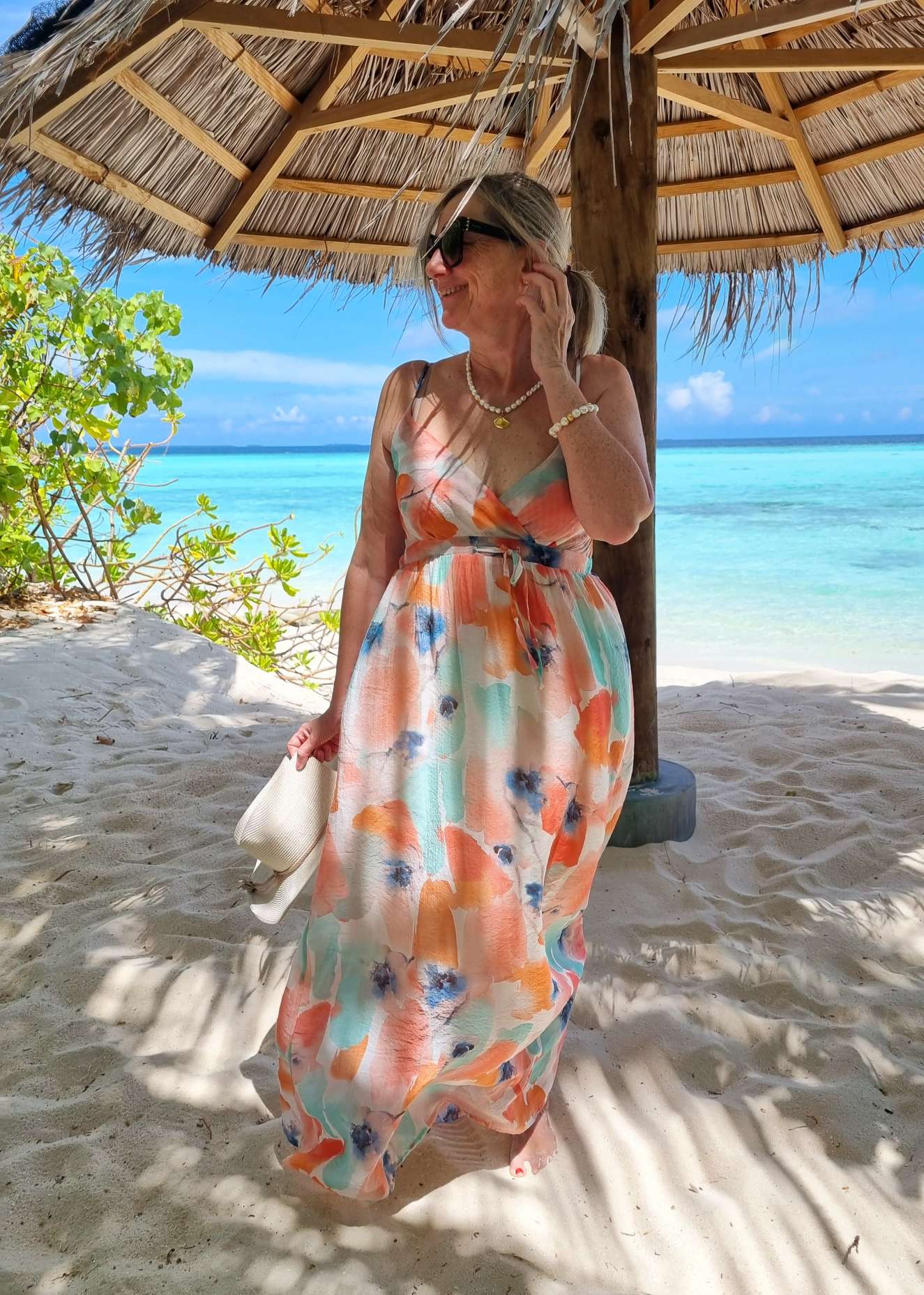 SPAGHETTI DRESS LARA FLOWERS 36-40/42 Made in Italy Maxi Kleid Sommer Strandkleid Blumen Variantenartikel SPAGHETTI DRESS LARA FLOWERS 36-40/42 Made in Italy Maxi Kleid Sommer Strandkleid Blumen Variantenartikel