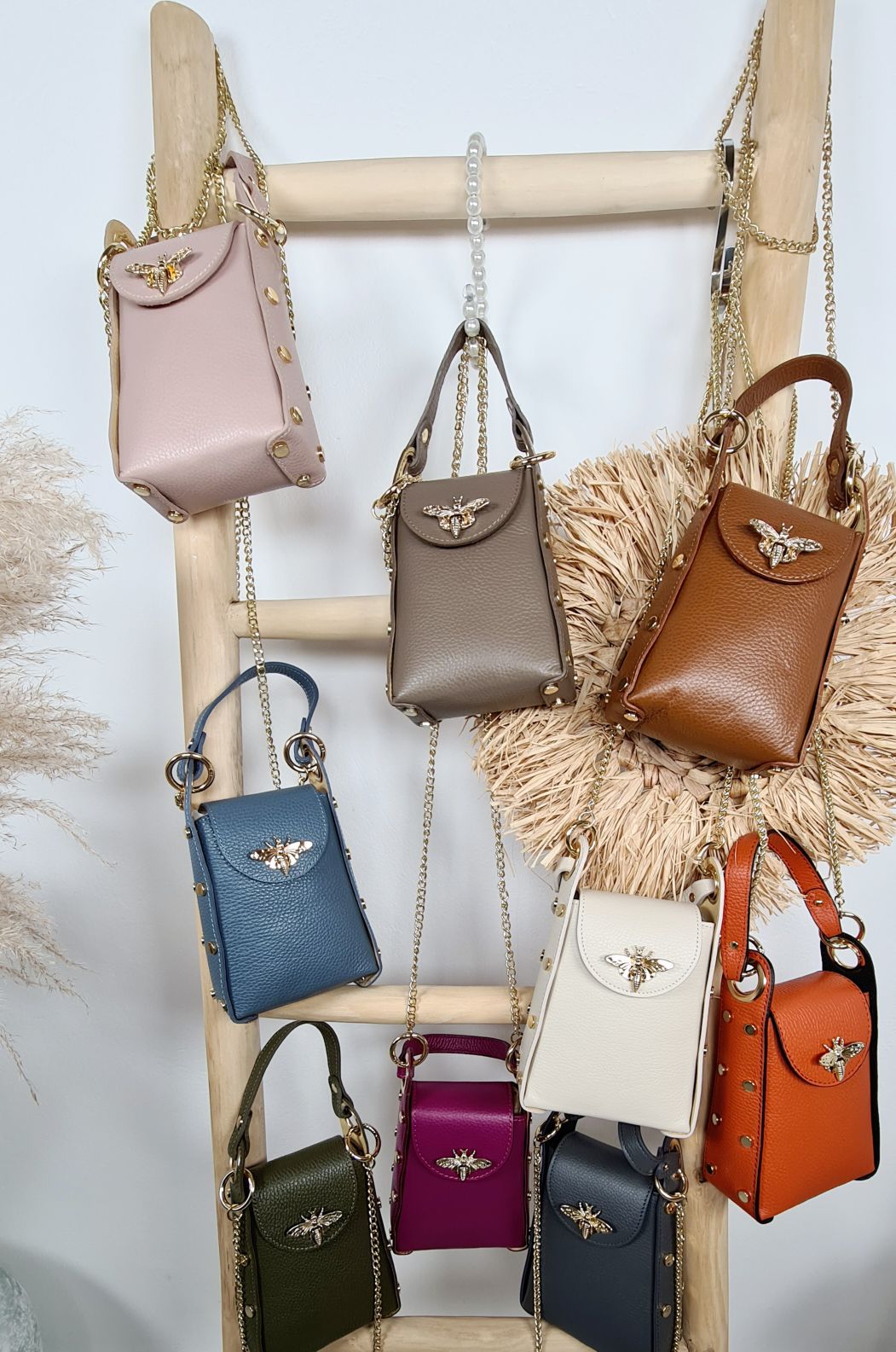 HANDYTASCHE BIENE BIG Made in Italy Ledertasche Umhängetasche Tasche echt Leder versch. Farben HANDYTASCHE BIENE BIG Made in Italy Ledertasche Umhängetasche Tasche echt Leder versch. Farben