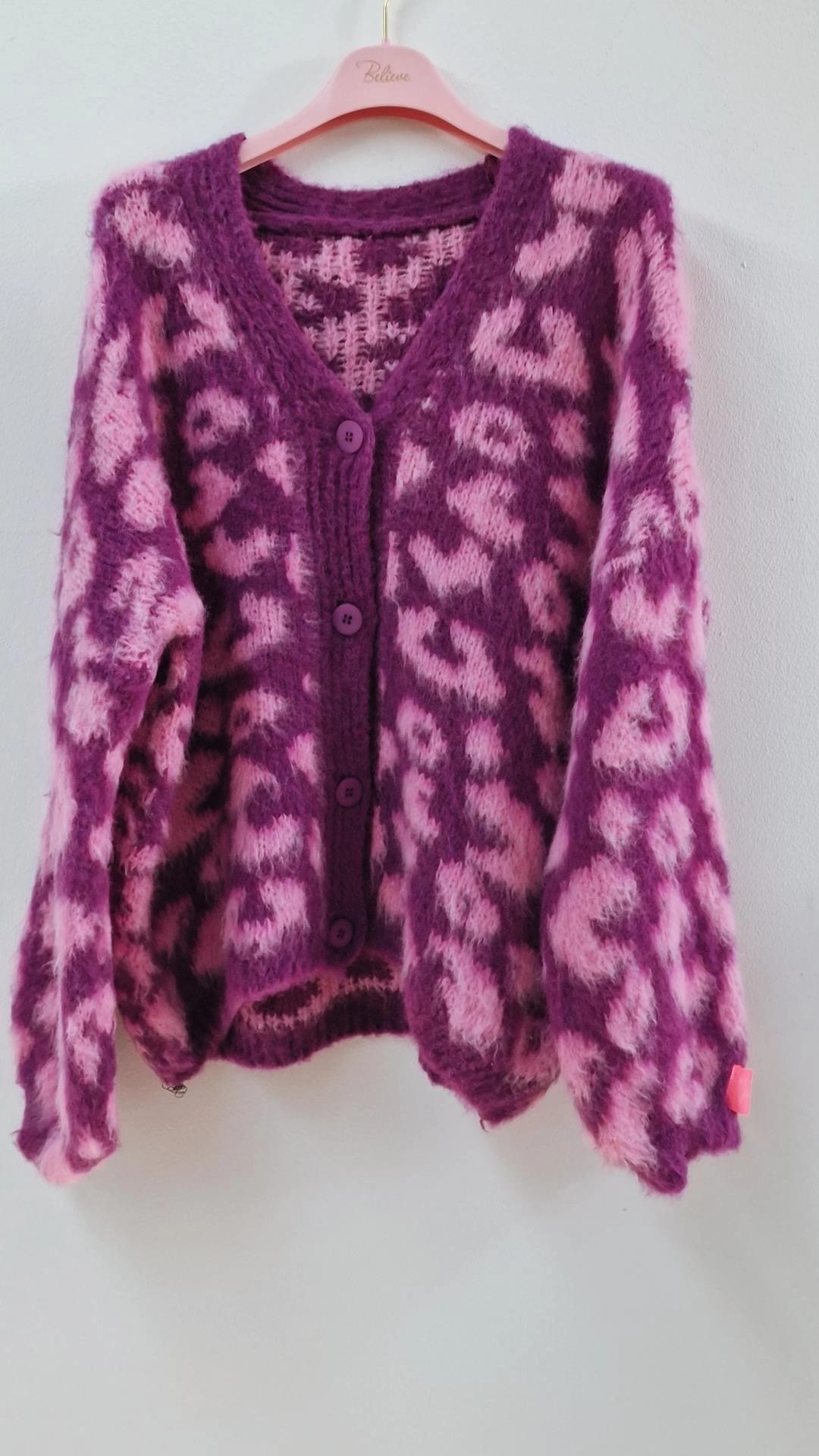 Strickjacke Leo mit Patch – Fashion Must-have SJ0194 I Made in Italy 34-42