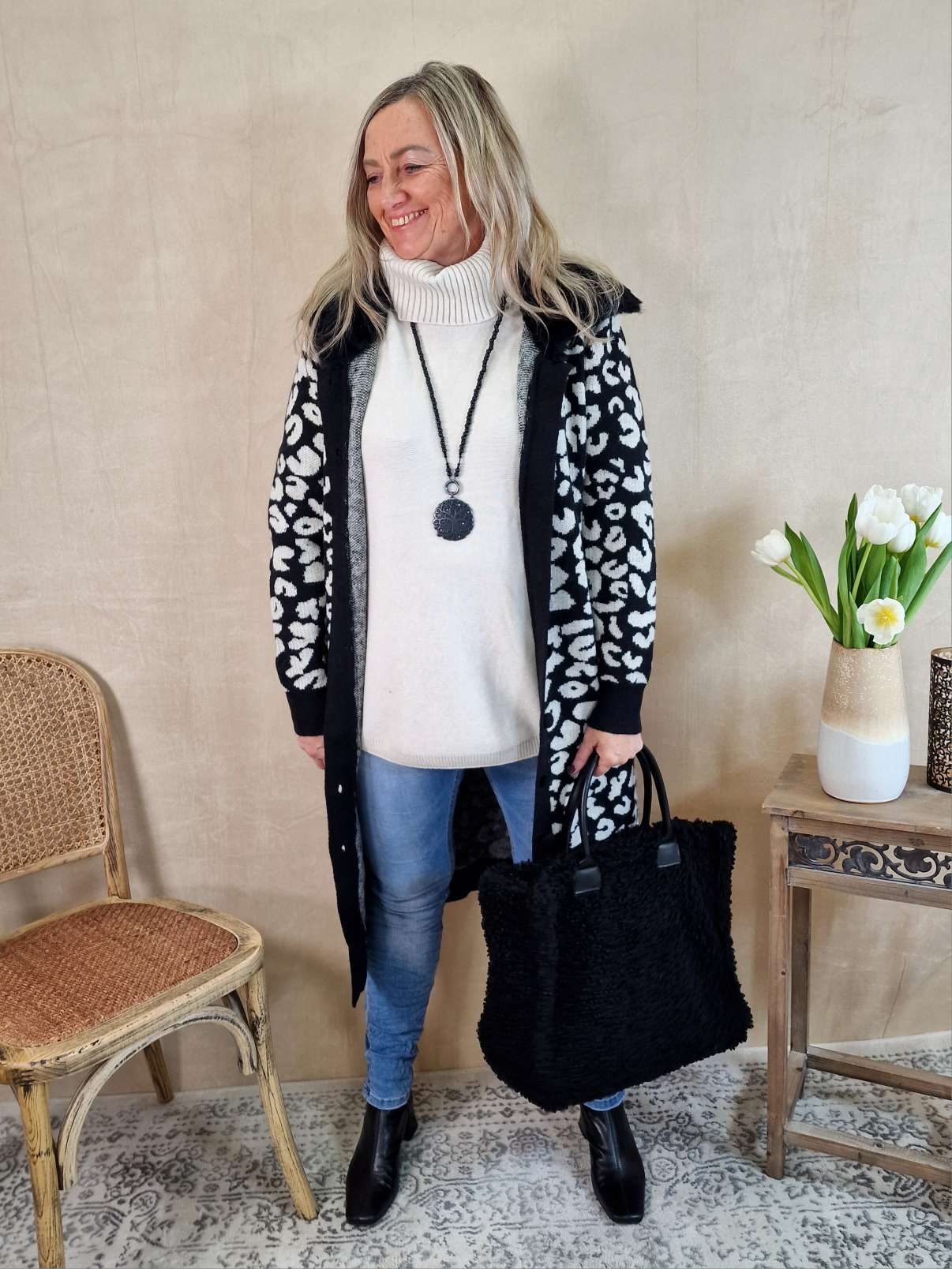 LUXURY KNIT COAT MIRINA LEO SCHWARZ 34-42 Strickmantel Mantel Cardigen Italy Kollektion LUXURY KNIT COAT MIRINA LEO SCHWARZ 34-42 Strickmantel Mantel Cardigen Italy Kollektion