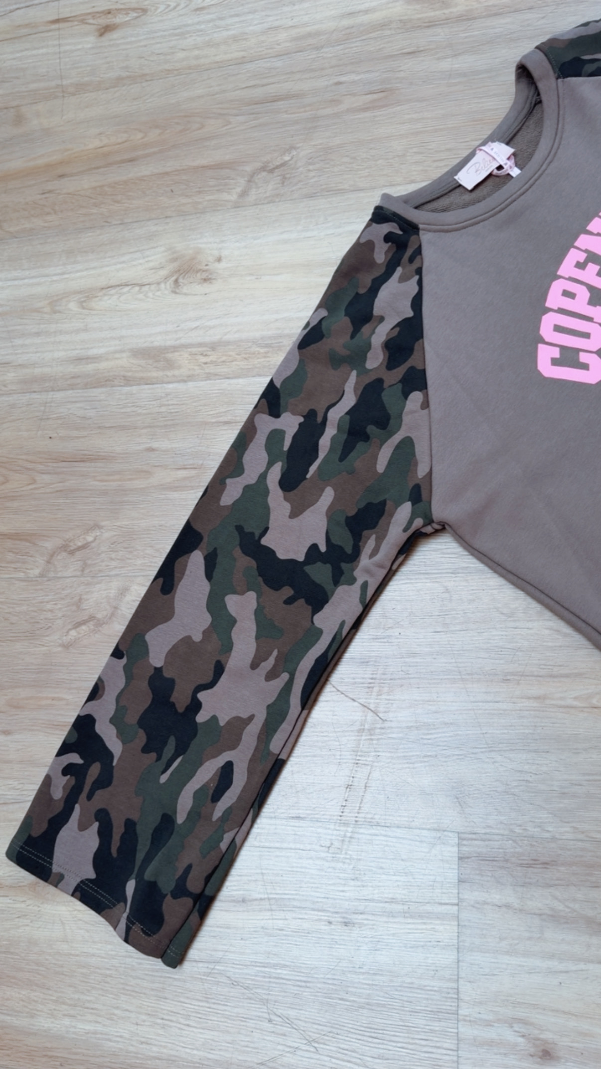 Sweatshirt Copenhagen mit Camouflage-Ärmeln SW0176 I Made in Italy 34-40/42