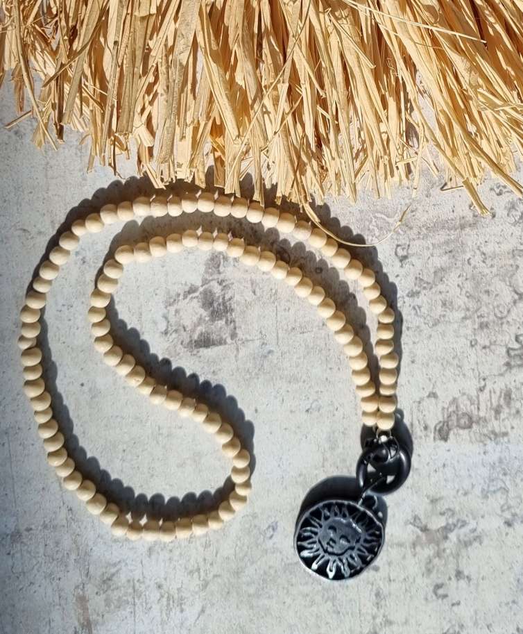 EXKLUSIVE KURZE KETTE SUNSHINE BLACK MILKY AKAZIENHOLZ PERLEN CREME BLACK BEAUTY EXKLUSIVE KURZE KETTE SUNSHINE BLACK MILKY AKAZIENHOLZ PERLEN CREME BLACK BEAUTY