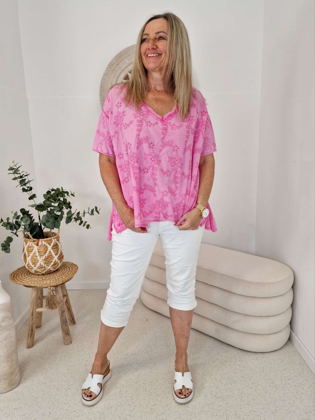 T-SHIRT AMALFI LOCHSTICKEREI PINK 34-42 Made in Italy Basic Kurzarm Shirt Oberteil T-SHIRT AMALFI LOCHSTICKEREI PINK 34-42 Made in Italy Basic Kurzarm Shirt Oberteil