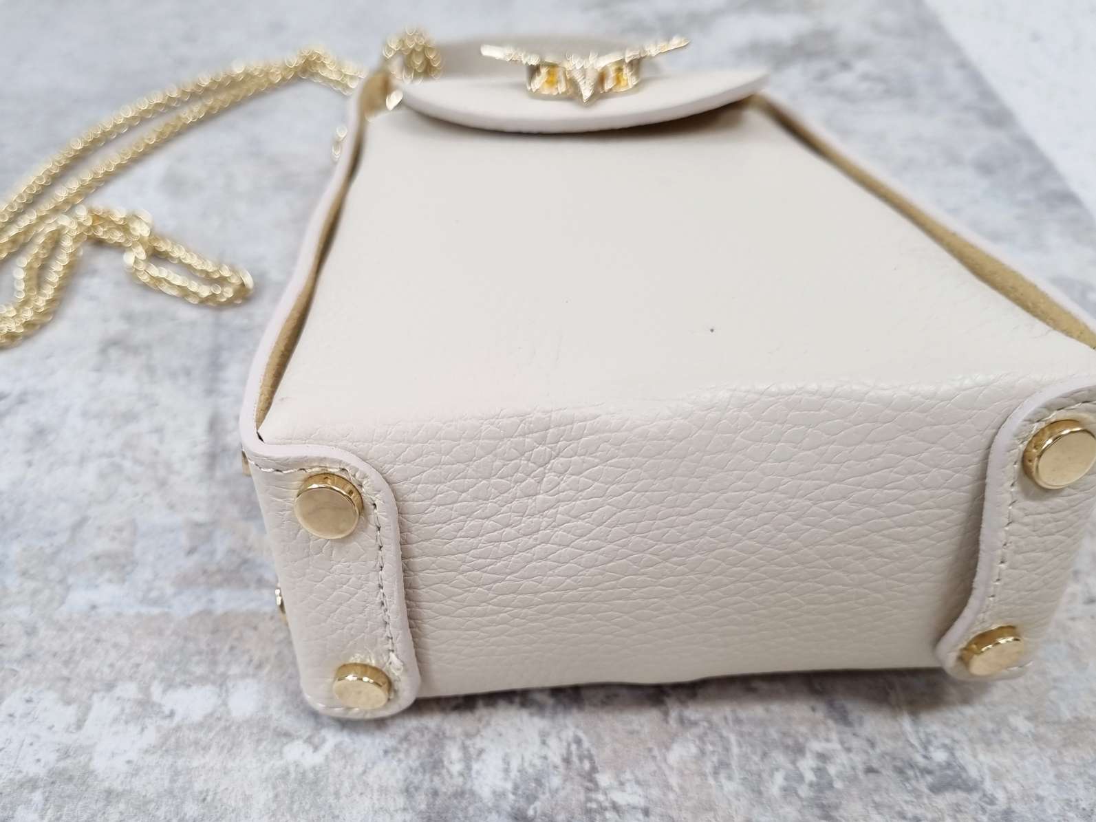 HANDYTASCHE BIENE BIG Made in Italy Ledertasche Umhängetasche Tasche echt Leder versch. Farben HANDYTASCHE BIENE BIG Made in Italy Ledertasche Umhängetasche Tasche echt Leder versch. Farben