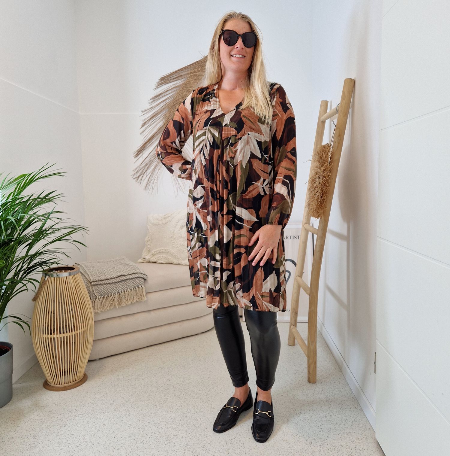 PLISSEE DRESS GINA LEAVES KHAKI 36-42 Made in Italy Plissee Herbst Kleid PLISSEE DRESS GINA LEAVES KHAKI 36-42 Made in Italy Plissee Herbst Kleid