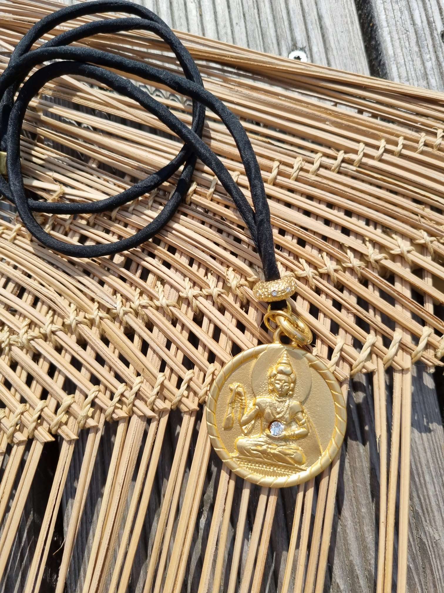 NECKLESS SpiritOfBeauty lange Wechselkette Champagner Farbe Seide Goldfarben Halskette Kette Amueltt NECKLESS SpiritOfBeauty lange Wechselkette Champagner Farbe Seide Goldfarben Halskette Kette Amueltt