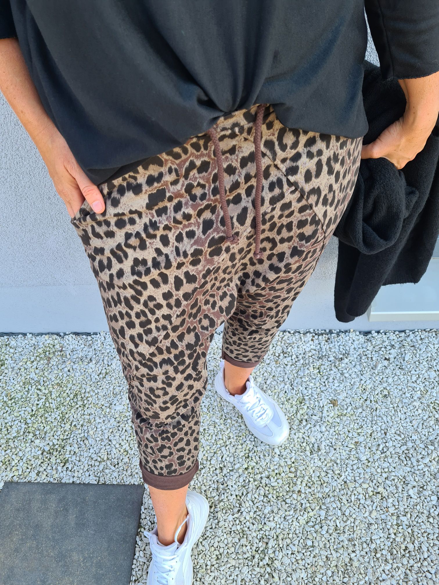 LEO BAGGY JOGPANT NALA SCHLAMM 36-42 Made in Italy Freizeit Hose Jogger Jogginghose PANT LEO BAGGY JOGPANT NALA SCHLAMM 36-42 Made in Italy Freizeit Hose Jogger Jogginghose PANT