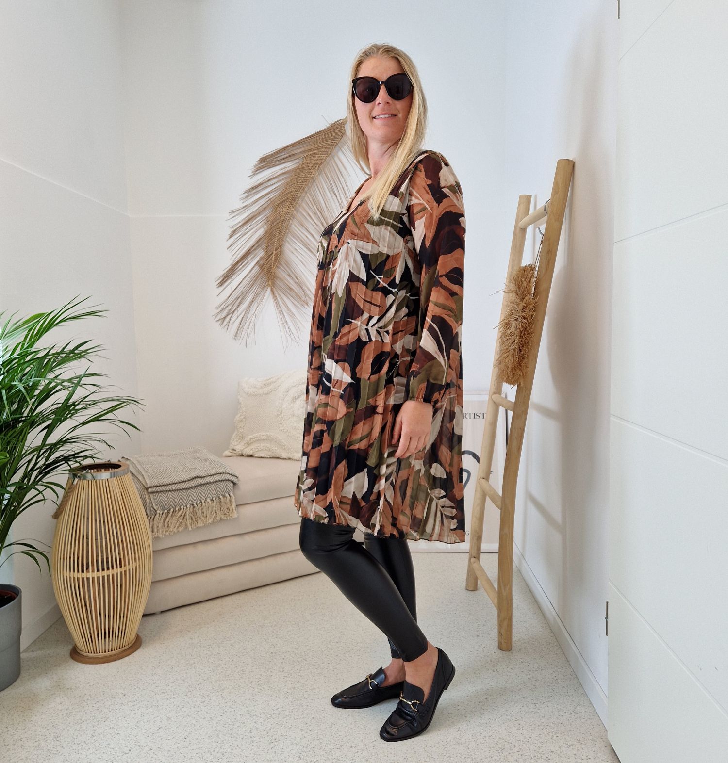 PLISSEE DRESS GINA LEAVES KHAKI 36-42 Made in Italy Plissee Herbst Kleid PLISSEE DRESS GINA LEAVES KHAKI 36-42 Made in Italy Plissee Herbst Kleid