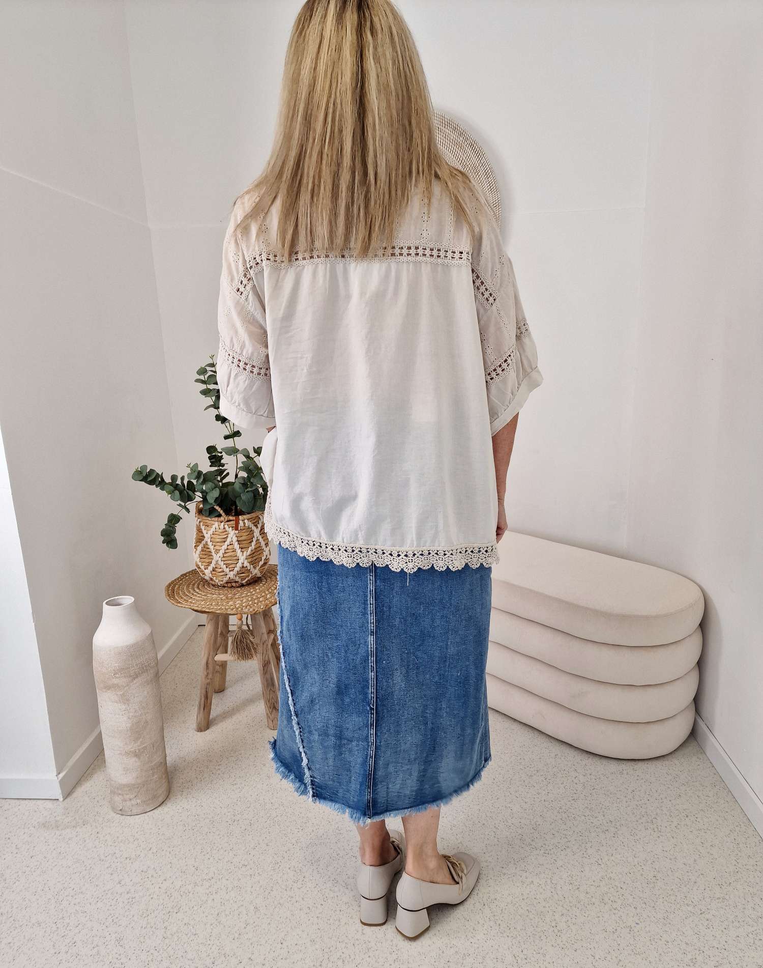 EDLE BLUSE LENNY BEIGE 36 - 42 Made in Italy Spitze Lochstickerei Kurzarm EDLE BLUSE LENNY BEIGE 36 - 42 Made in Italy Spitze Lochstickerei Kurzarm