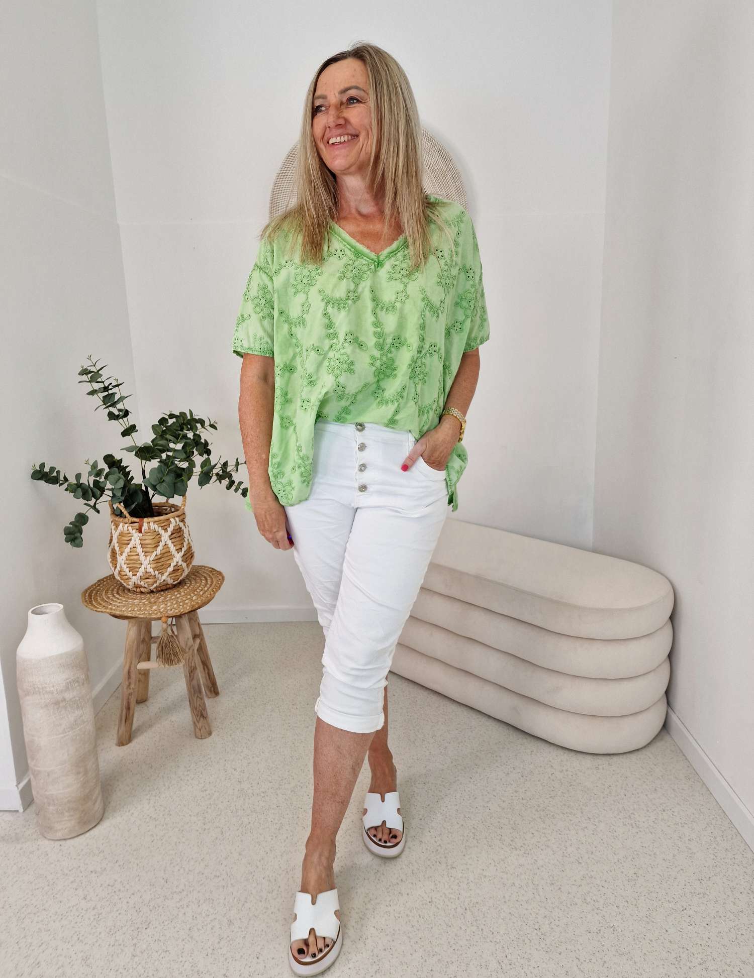 T-SHIRT AMALFI LOCHSTICKEREI GRÜN 34-42 Made in Italy Basic Kurzarm Shirt Oberteil T-SHIRT AMALFI LOCHSTICKEREI GRÜN 34-42 Made in Italy Basic Kurzarm Shirt Oberteil