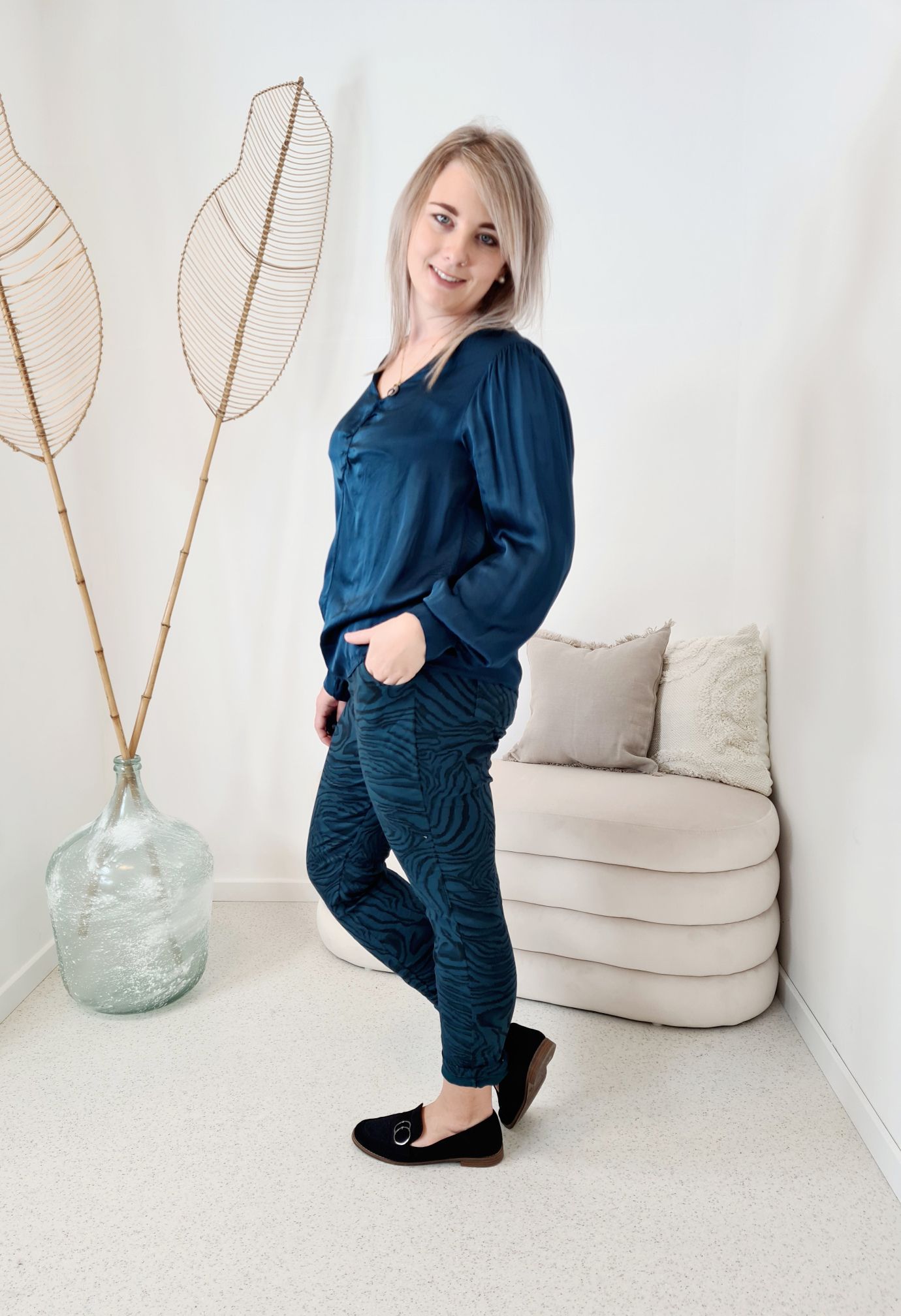 BASIC SEIDEN BLUSE RONDA PETROL 34-40 Made in Italy Silk Oversize Shirt Hemd BASIC SEIDEN BLUSE RONDA PETROL 34-40 Made in Italy Silk Oversize Shirt Hemd