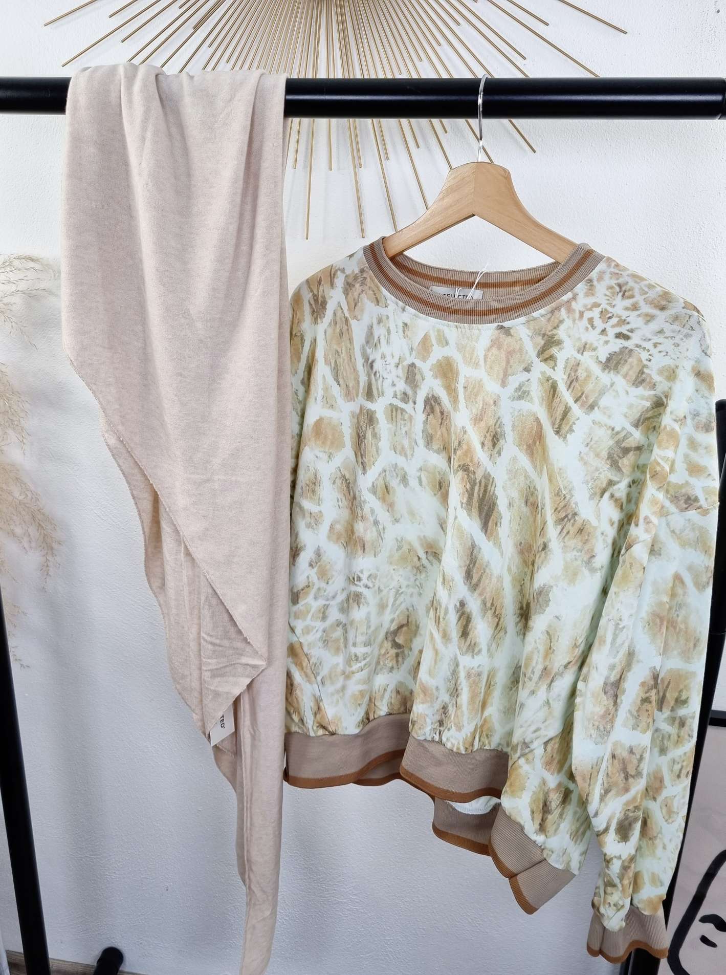 DREIECKSSCHAL SELECTED Made in Italy Halstuch weicher Viskose Sommer Schal versch. Farben DREIECKSSCHAL SELECTED Made in Italy Halstuch weicher Viskose Sommer Schal versch. Farben