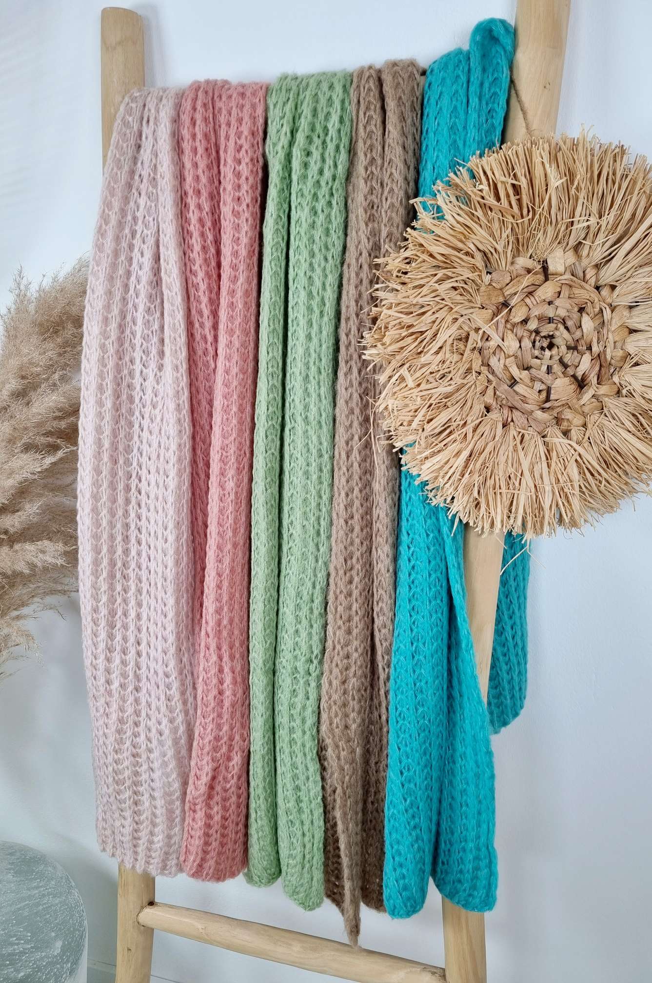 EDLER KUSCHEL SCHAL NEBRASKA Made in Italy leichter Strickschal aus Wolle Scarf versch. Farben EDLER KUSCHEL SCHAL NEBRASKA Made in Italy leichter Strickschal aus Wolle Scarf versch. Farben