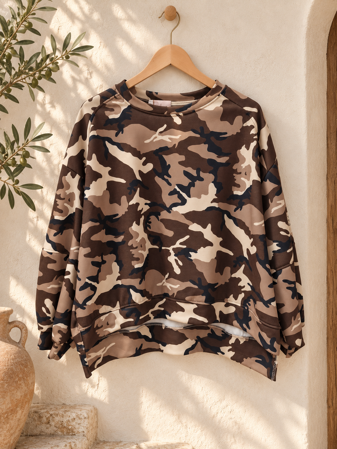 🤎 Camouflage Butterstoff Oversize Sweatshirt mit Statement-Patch | SW0100 | Made in Italy