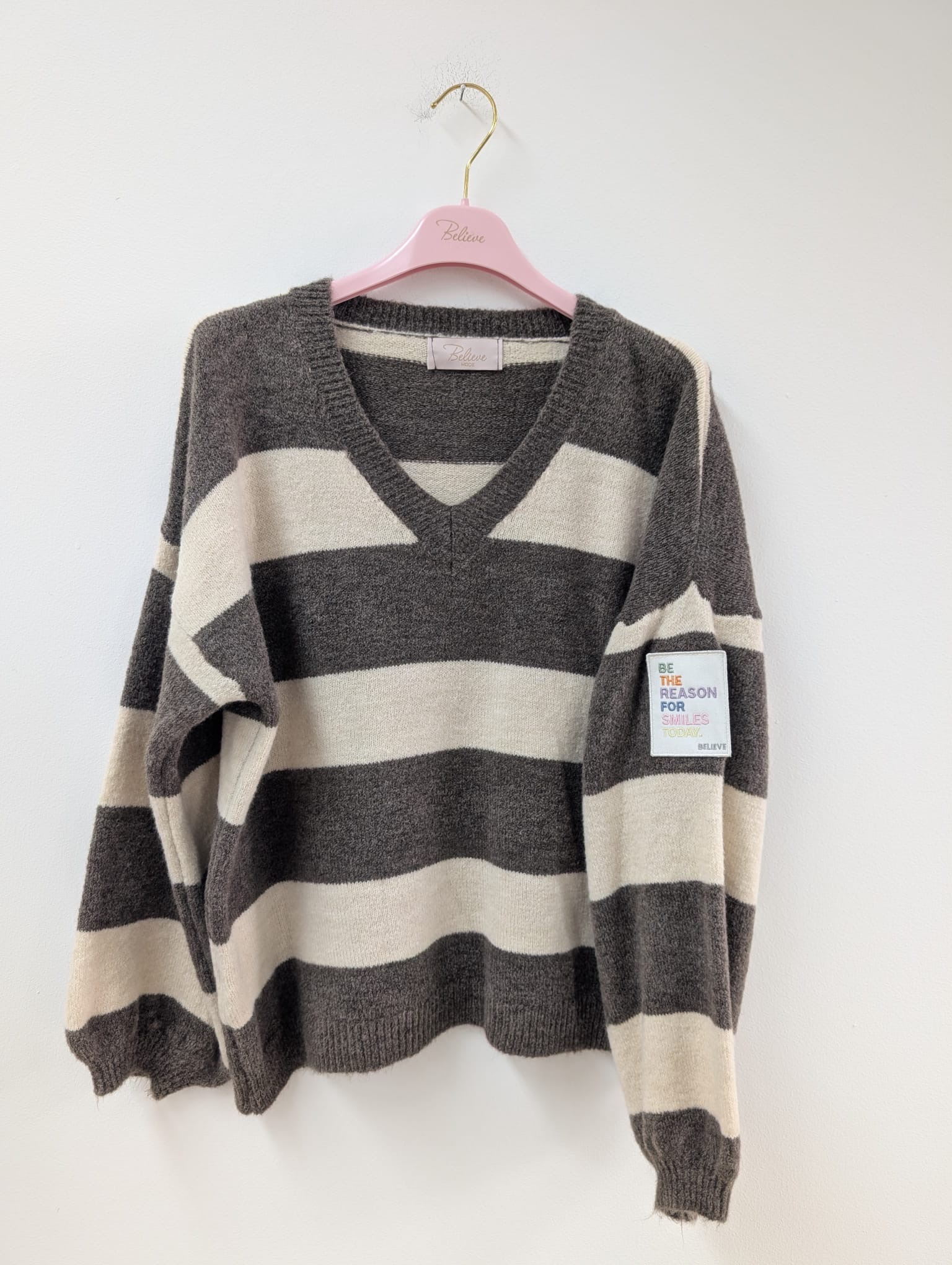 Strickpullover SP0095 – Streifenlook mit Statement-Patch Gr. 34-40/42 Pullover