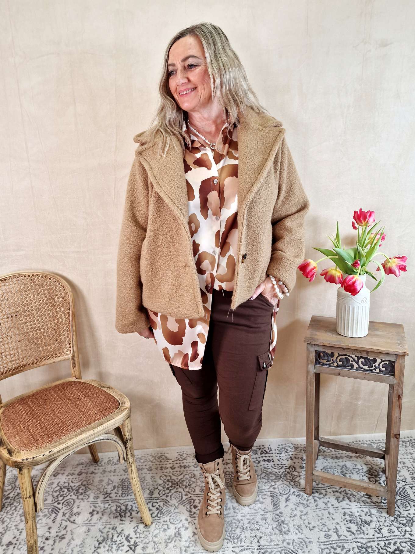 LEO BLUSE AURICIA CREME BEIGE 34-42/44 Made in Italy Oversize Shirt Hemd Silk Optik LEO BLUSE AURICIA CREME BEIGE 34-42/44 Made in Italy Oversize Shirt Hemd Silk Optik