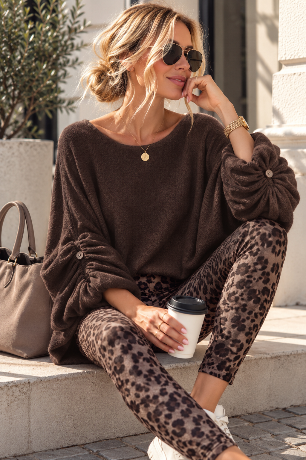 Oversize-Fledermaus-Strickpullover mit Viskose & raffiniertem Knopfdetail – Made in Italy | SJ0098
