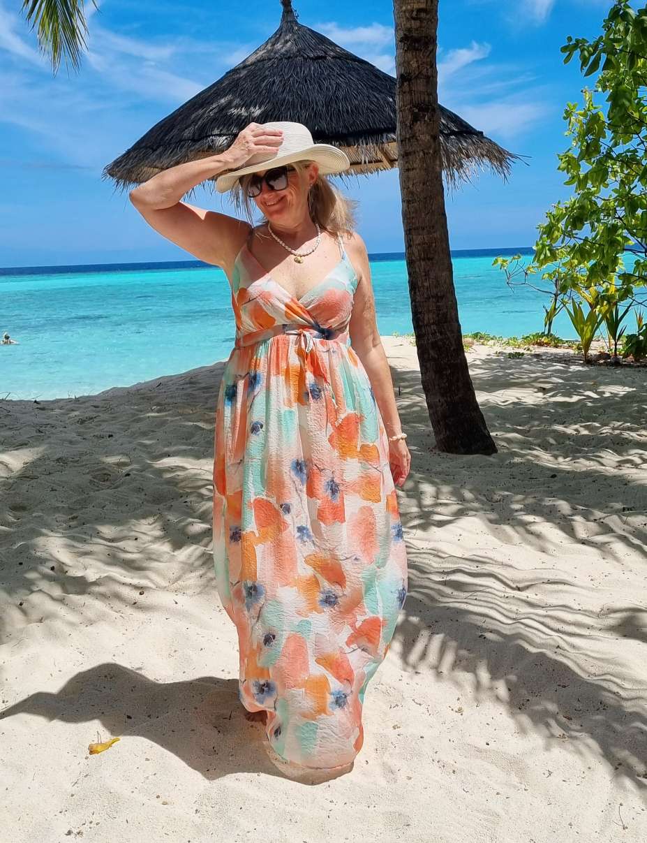 SPAGHETTI DRESS LARA FLOWERS 36-40/42 Made in Italy Maxi Kleid Sommer Strandkleid Blumen Variantenartikel SPAGHETTI DRESS LARA FLOWERS 36-40/42 Made in Italy Maxi Kleid Sommer Strandkleid Blumen Variantenartikel