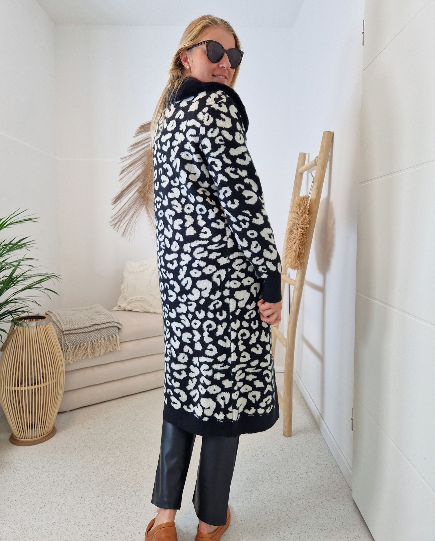 LUXURY KNIT COAT MIRINA LEO SCHWARZ 34-42 Strickmantel Mantel Cardigen Italy Kollektion LUXURY KNIT COAT MIRINA LEO SCHWARZ 34-42 Strickmantel Mantel Cardigen Italy Kollektion