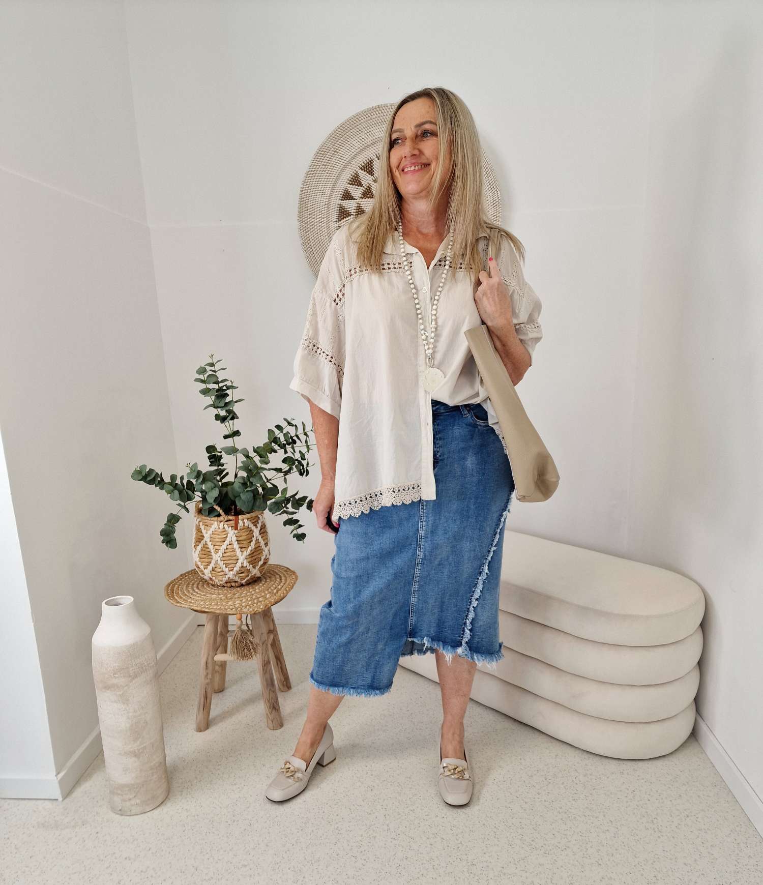 EDLE BLUSE LENNY BEIGE 36 - 42 Made in Italy Spitze Lochstickerei Kurzarm EDLE BLUSE LENNY BEIGE 36 - 42 Made in Italy Spitze Lochstickerei Kurzarm