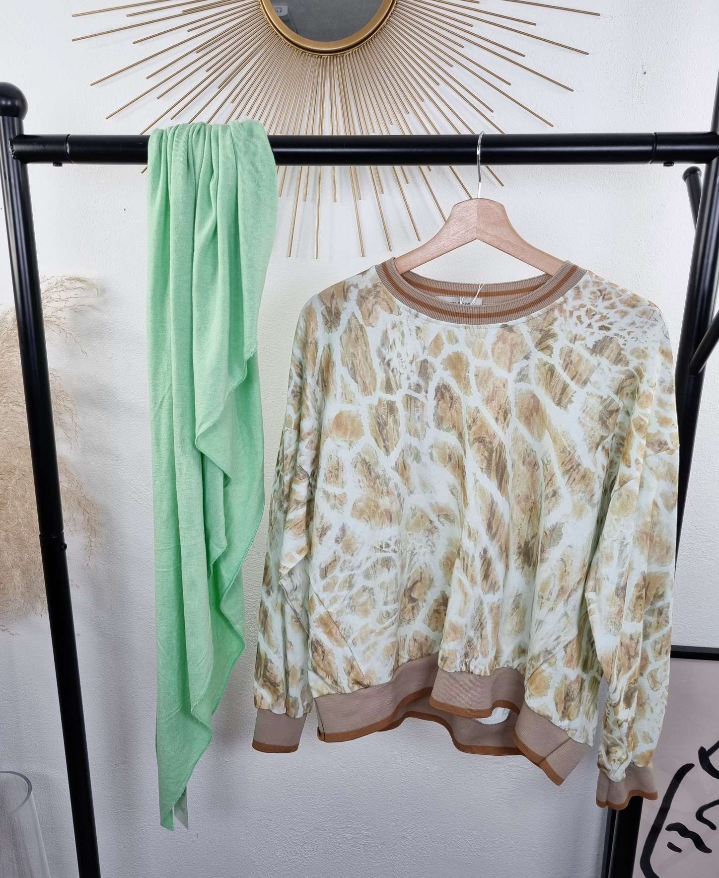 DREIECKSSCHAL SELECTED Made in Italy Halstuch weicher Viskose Sommer Schal versch. Farben DREIECKSSCHAL SELECTED Made in Italy Halstuch weicher Viskose Sommer Schal versch. Farben