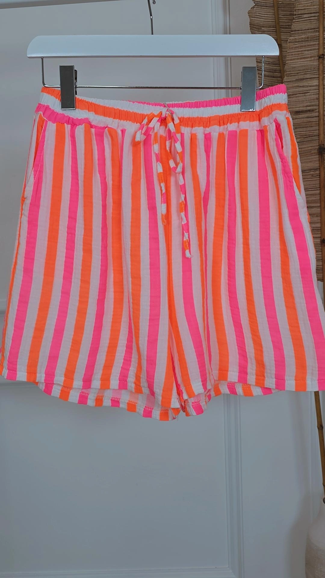 Creme Neon Pink Neon Orange