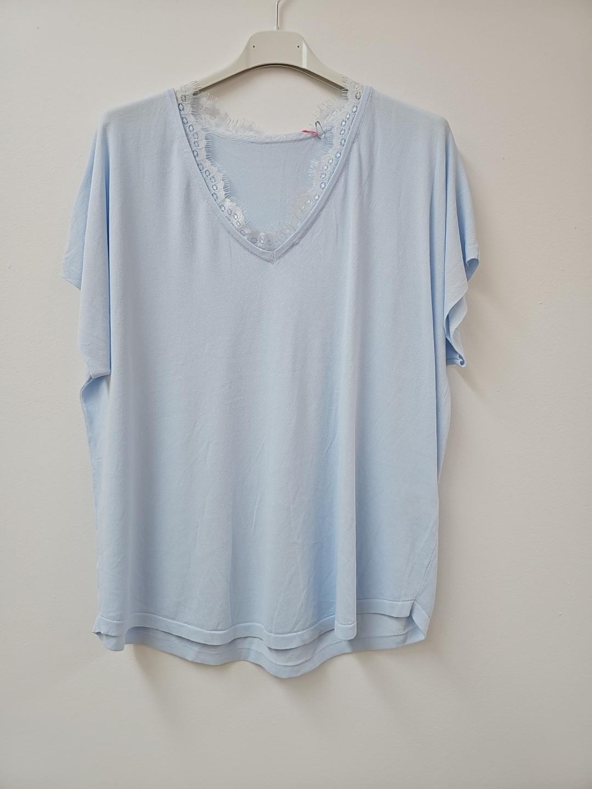 Shirt Sevil mit Spitzenbesatz am Ausschnitt Made in Italy 34-42