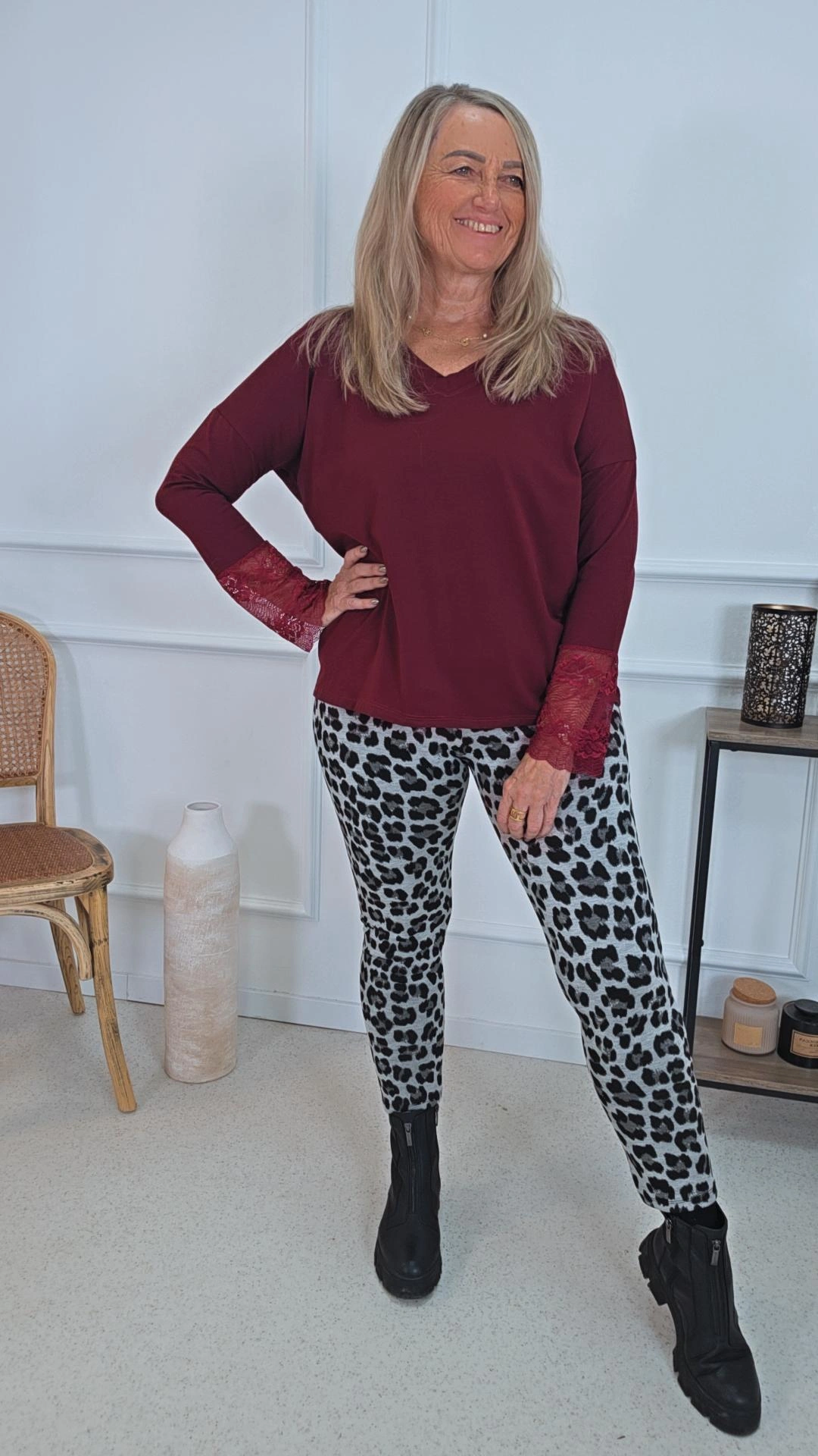 SHIRT RAMONA mit Spitze am Ärmel 34- 42/44 Made in Italy Longsleeve/Langarm mit V-Ausschnitt